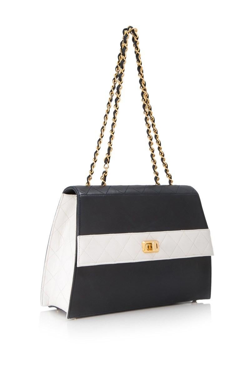 Chanel 1989 Bolso Vintage Solapa Bicolor Blanco y Negro en venta 1