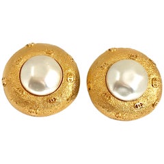 Chanel 1980s Vintage Clip On Faux Pearl Earrings