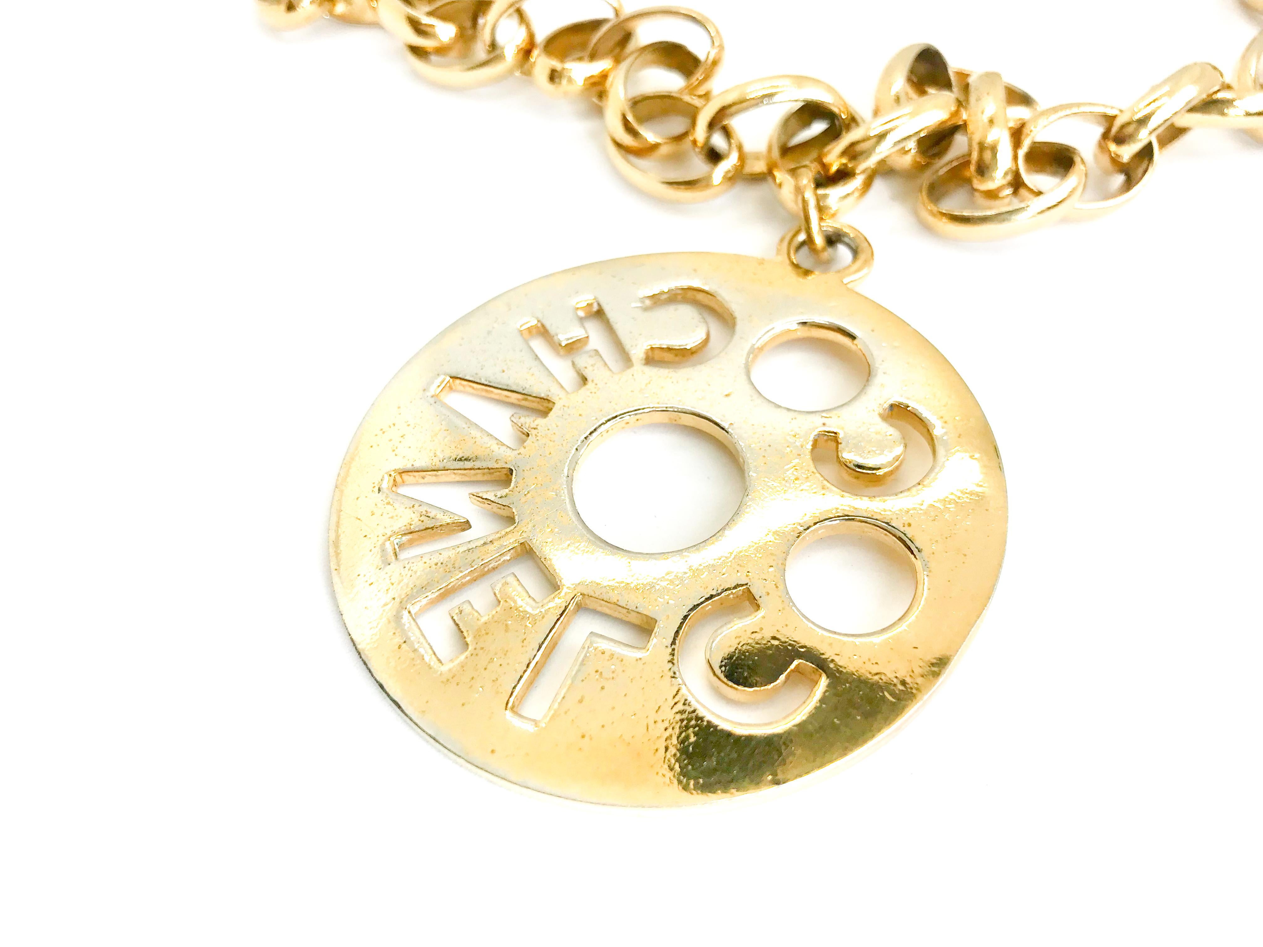 Chanel 1980s Vintage Gold Plated Pendant Necklace / Belt For Sale 1