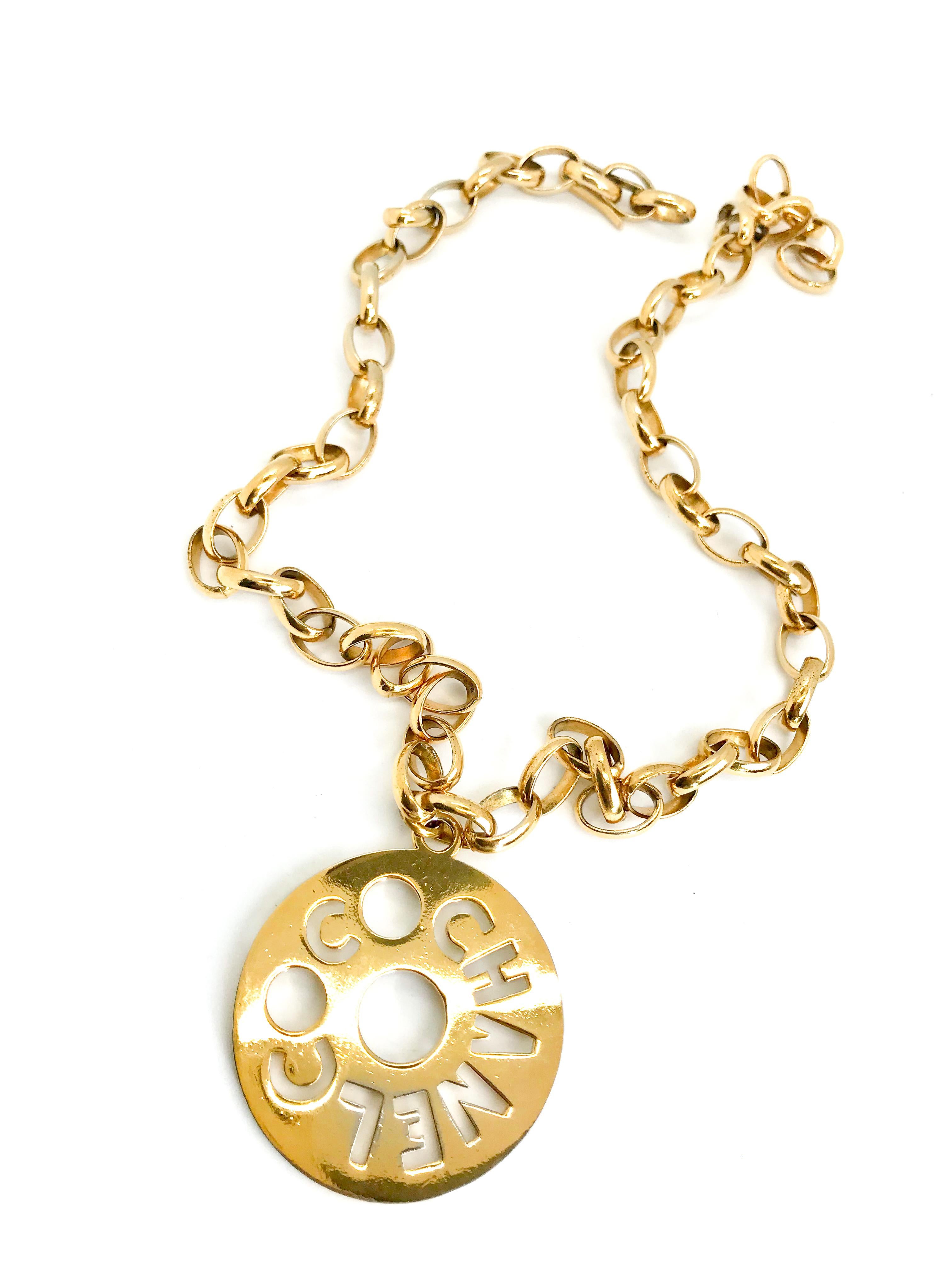 Chanel 1980s Vintage Gold Plated Pendant Necklace / Belt For Sale 3