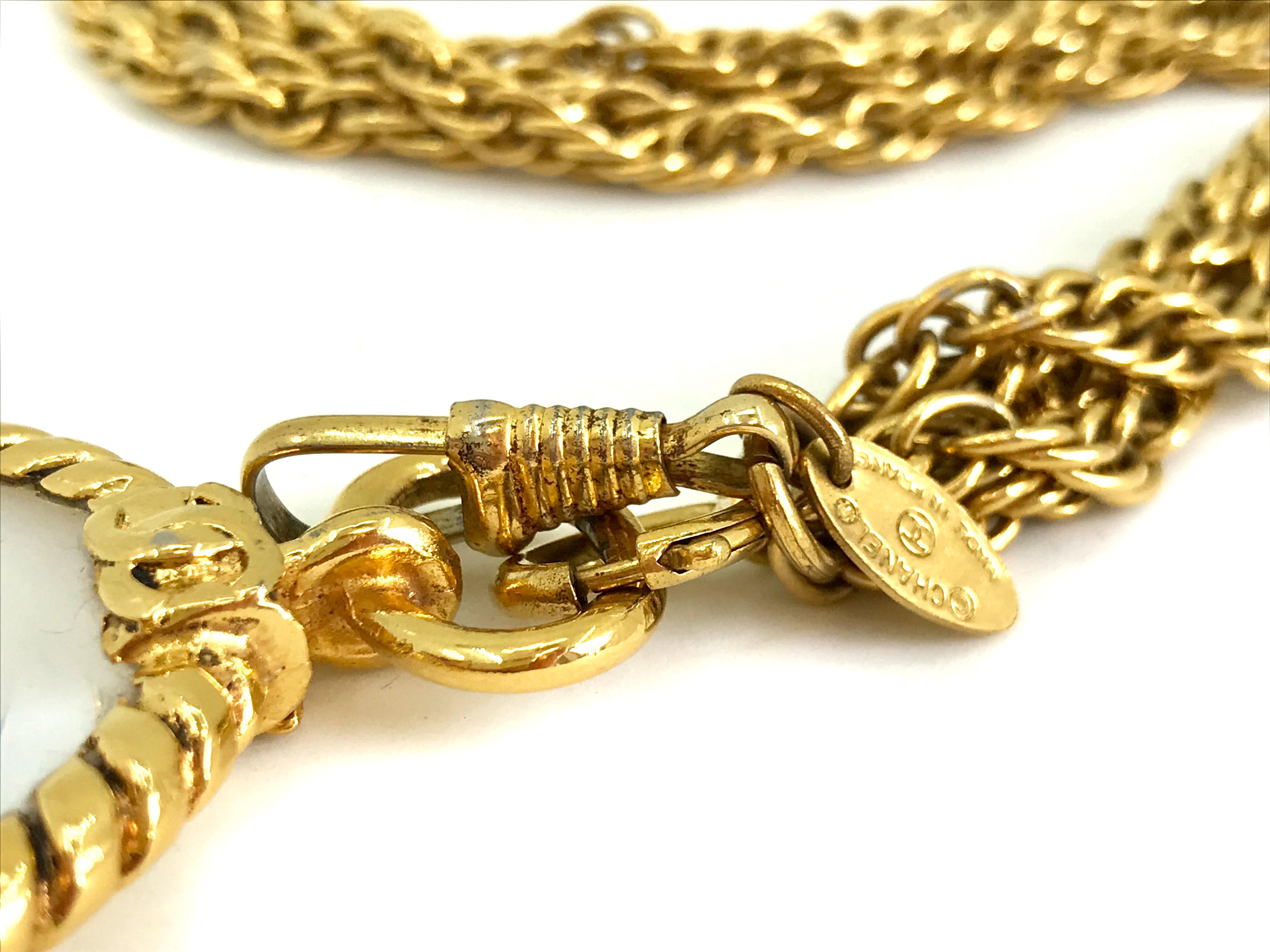 Chanel 1980s vintage long magnifying glass loupe gold plated pendant necklace In Good Condition For Sale In London, GB