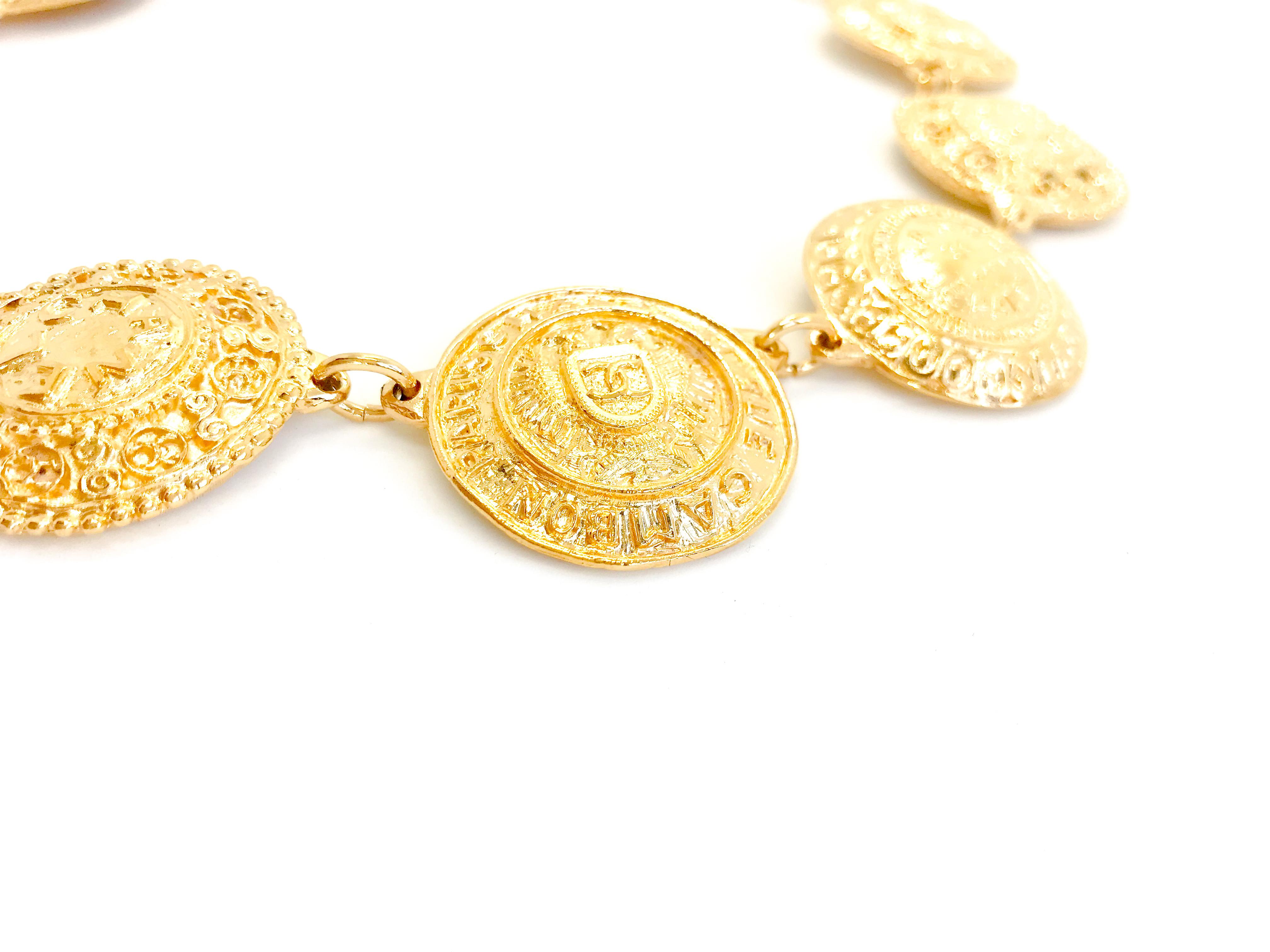 Chanel 1980s Vintage Medallion Necklace In Good Condition For Sale In London, GB