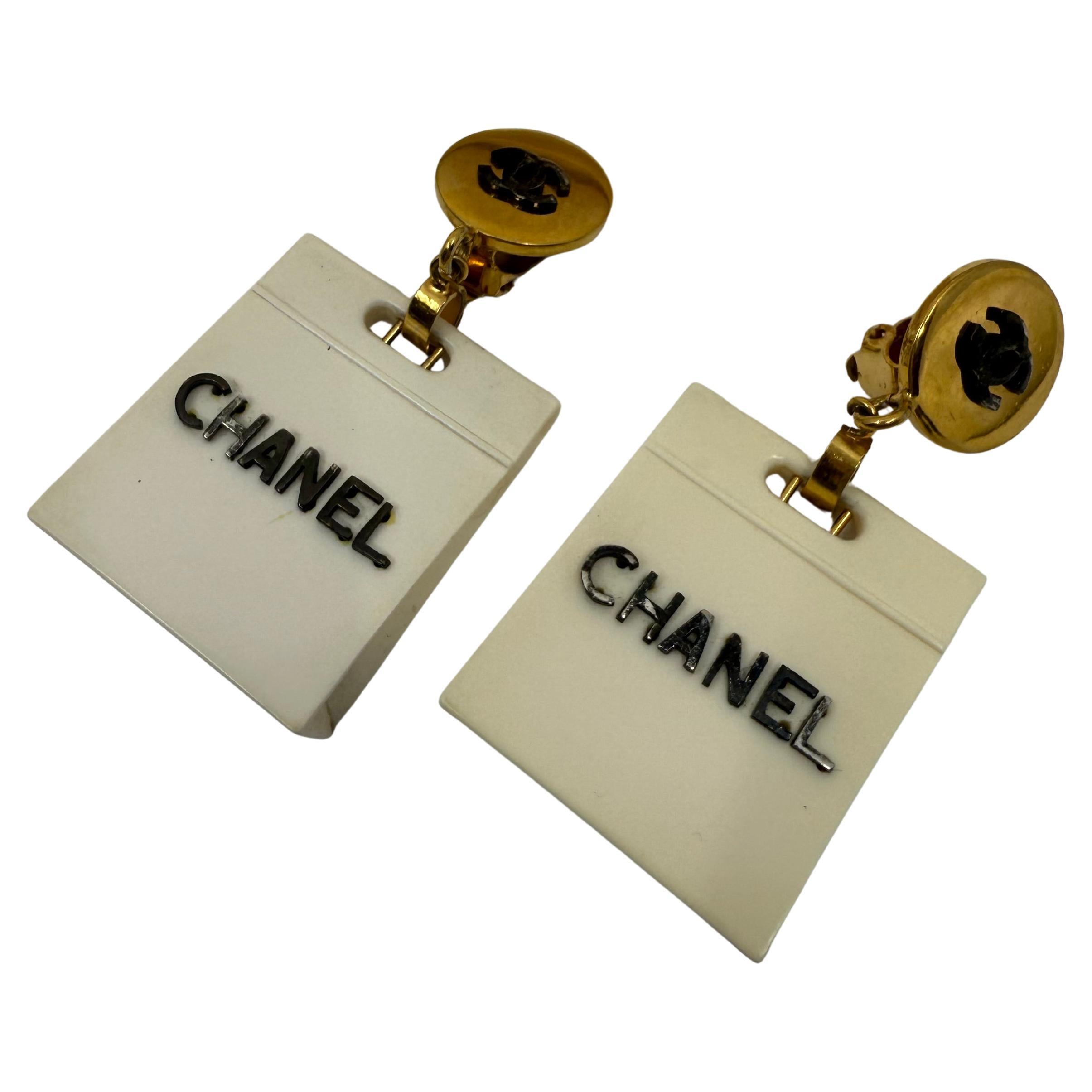Chanel 1980s Vintage Einkaufstasche Ohrringe im Angebot