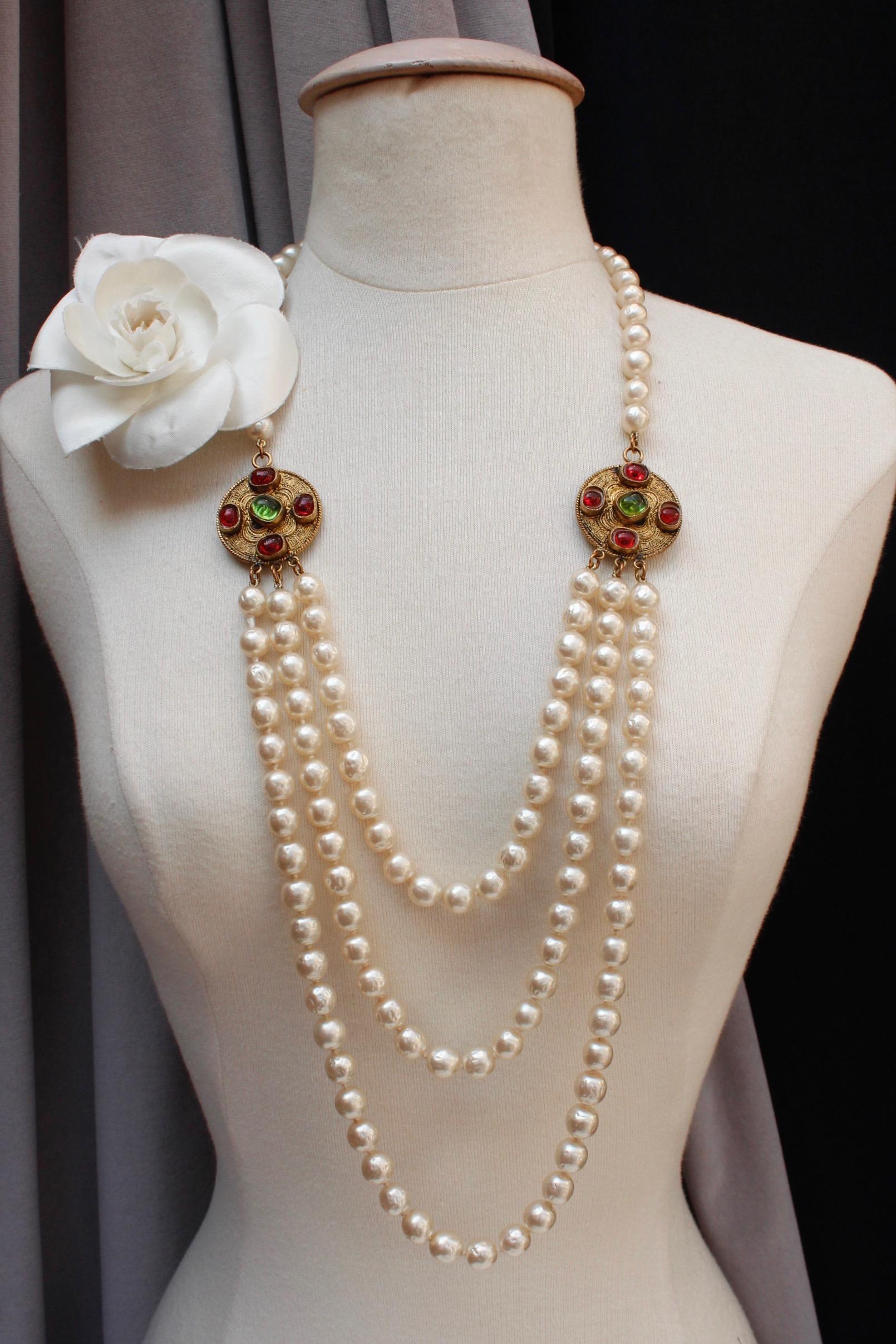 CHANEL 1984 Multi row beaded necklace with gilted metal Byzantine medallions In Good Condition In Paris, FR