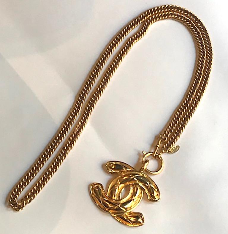 A very beautiful Chanel iconic quilt CC logo pendant necklace from 1986. The curb link chain is 34 inches long and .32 of an inch wide. It is a watch chain style with large jump ring on one end and an Albert watch clasp on the opposite end. The