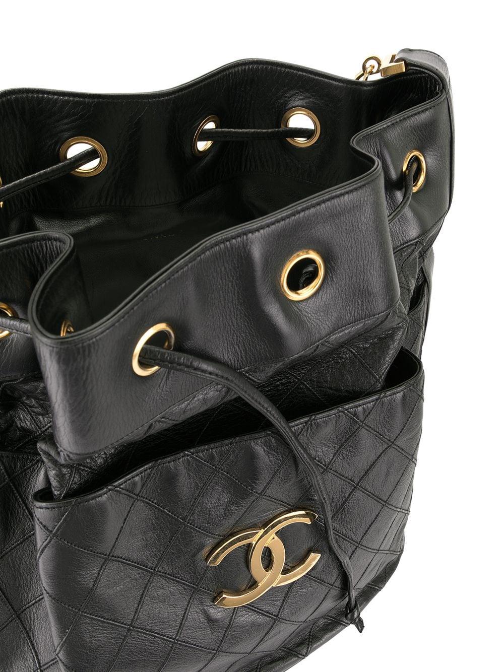 Chanel 1986 Vintage Diamond Stitch Drawstring Crossbody Bucket Bag For Sale 5