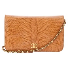 Chanel 1986 WOC Sac classique avec rabat et pochette beige camel en fausse peau de lézard