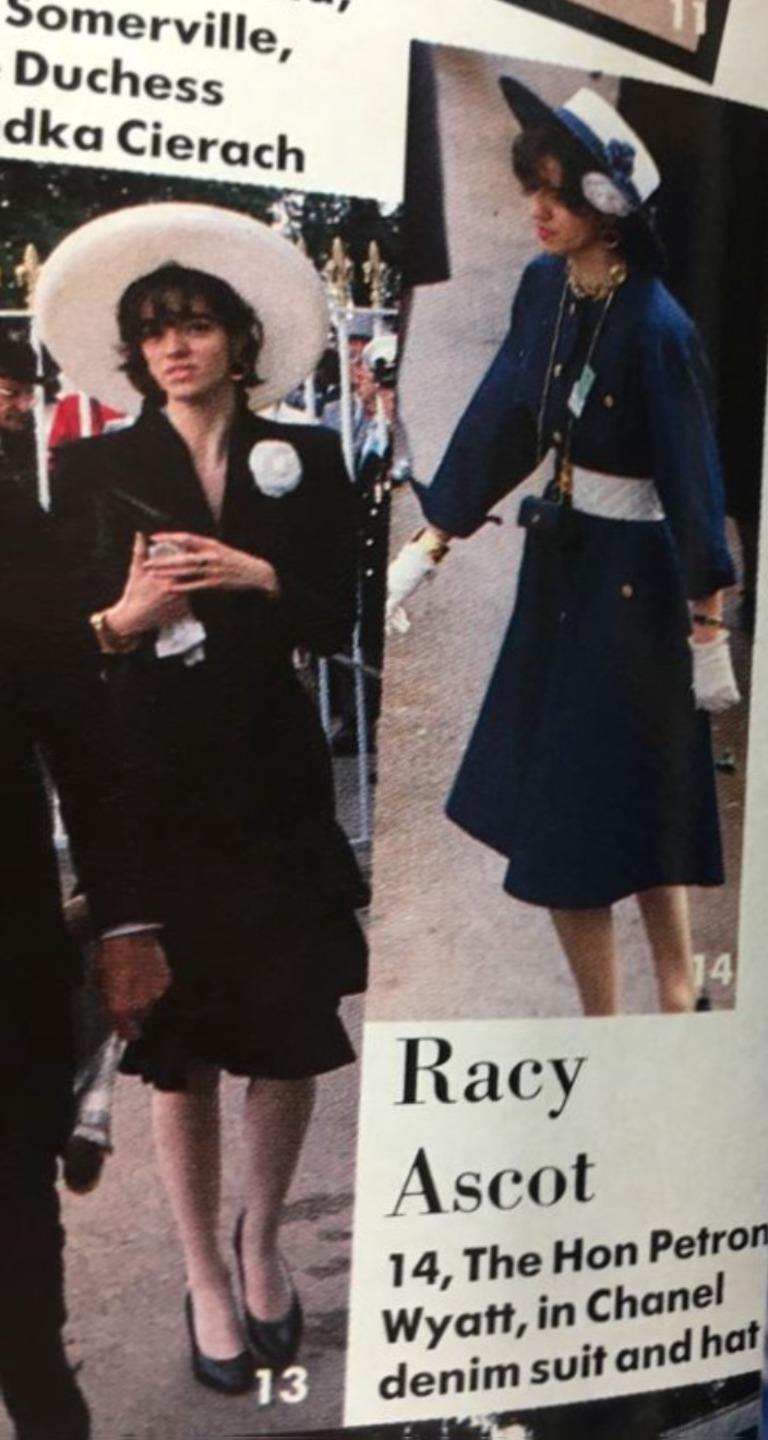 Chanel micro bag
Black velvet
Gold plated CC logo button closure
Chain and leather strap
Estimated from 1987 as seen on S/S runway and Vogue UK

Measurements: 
7x7x3 cm
drop 48 cm

2.75x2.75x1.25 in
drop 19 in

Very good condition
Minor signs of age