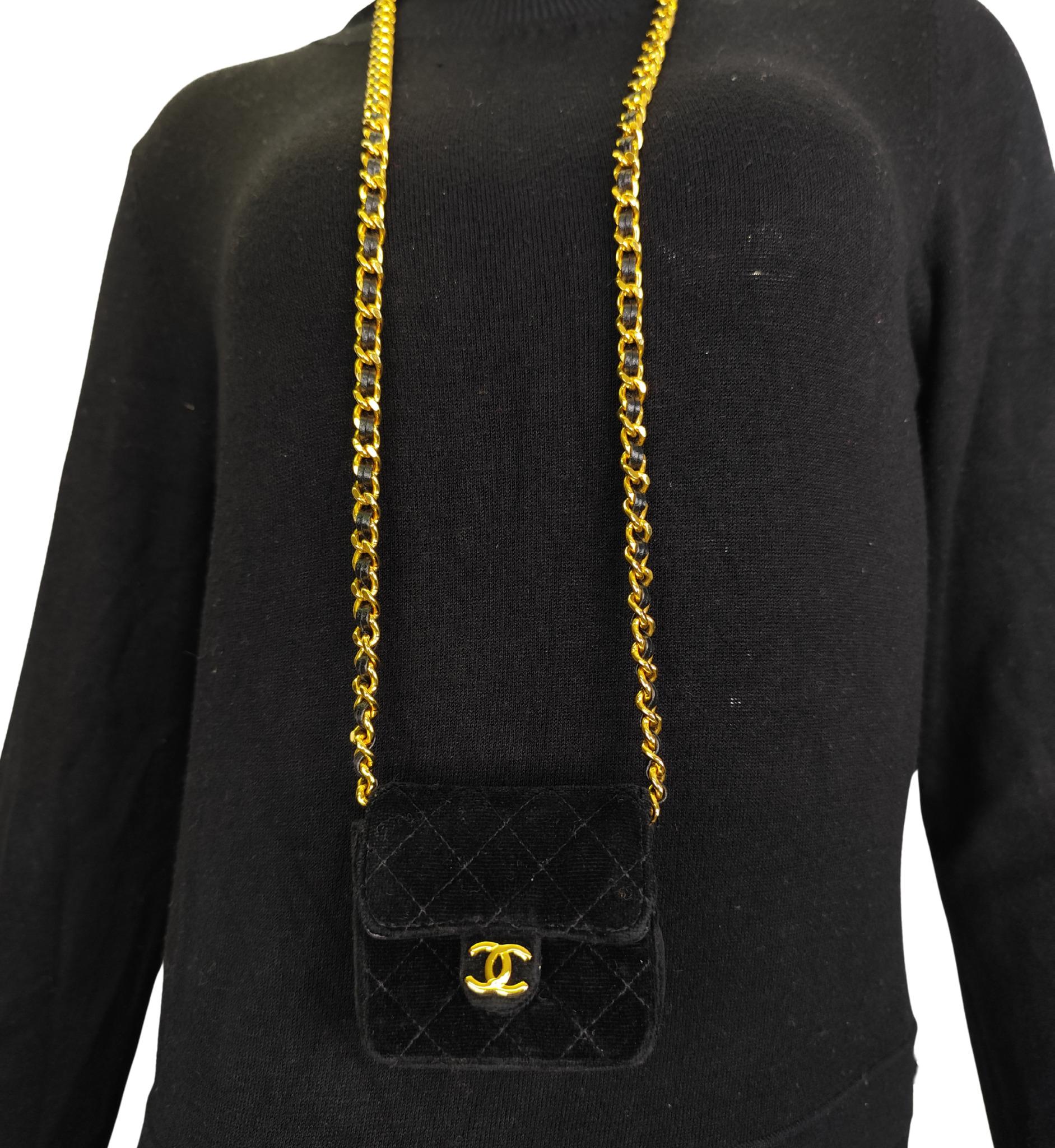 Women's or Men's Chanel 1987 black velvet chain and leather strap micro mini bag For Sale