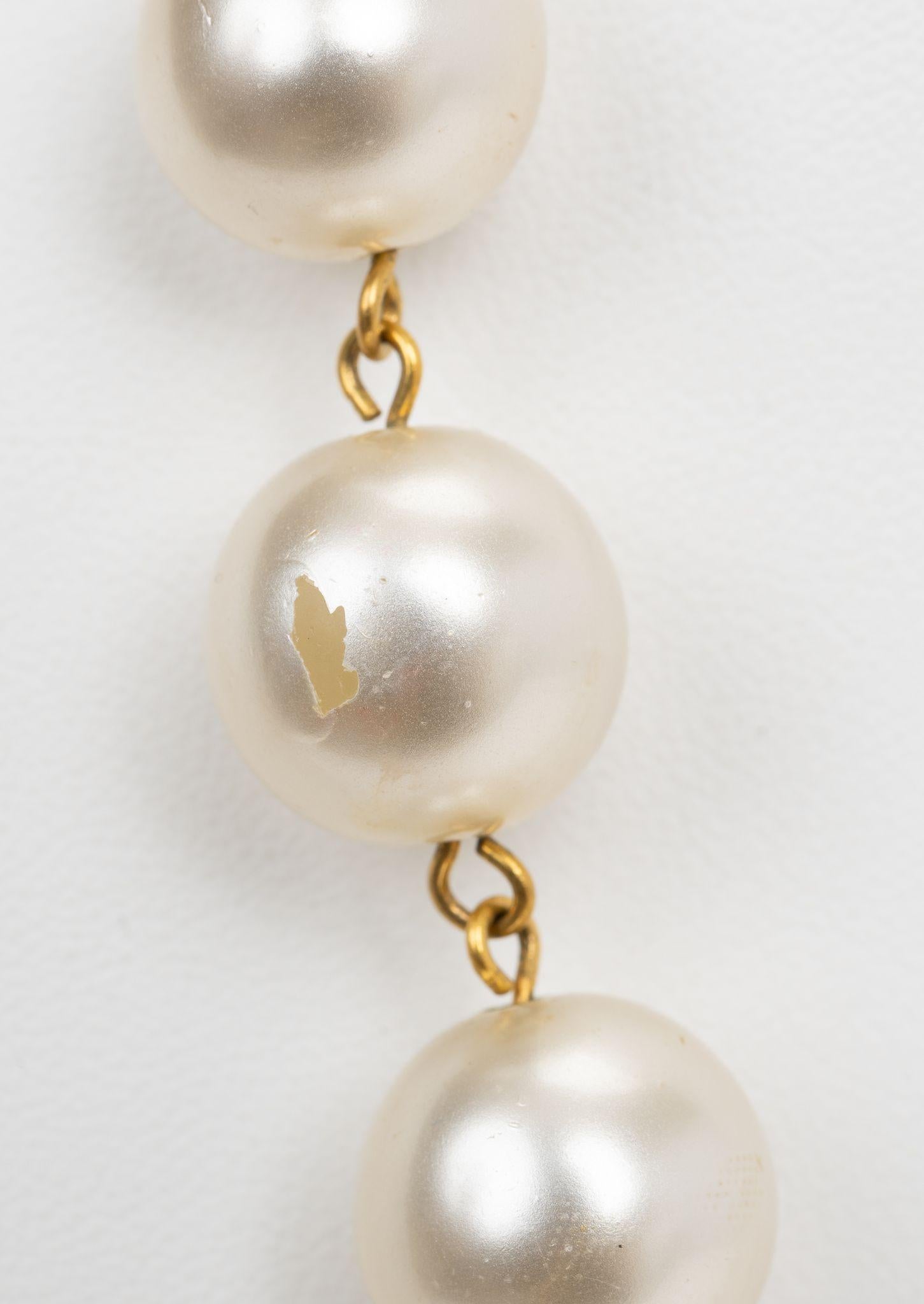 Chanel 1987 Pearl Magnifier Necklace In Good Condition For Sale In West Hollywood, CA