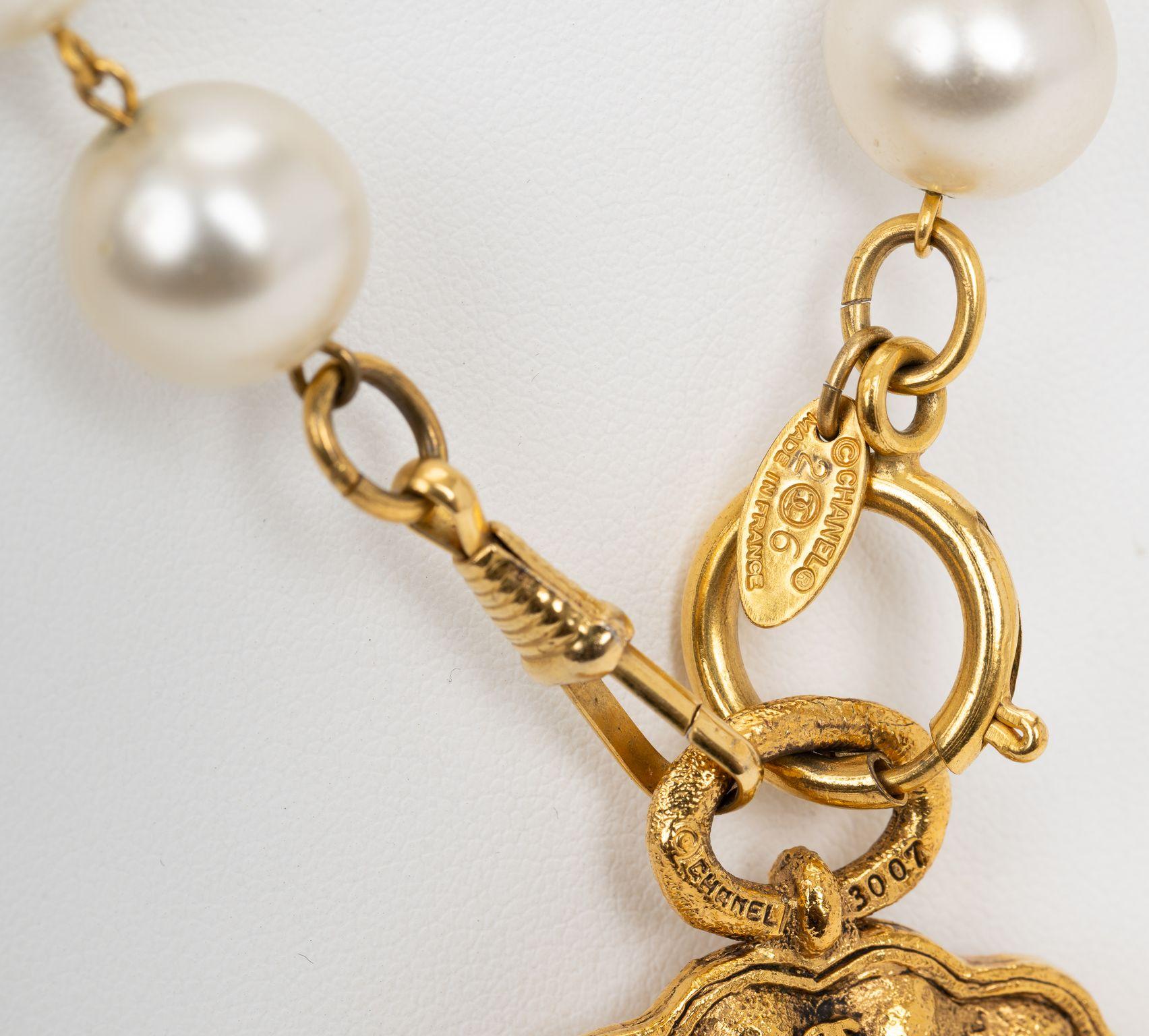 Women's Chanel 1987 Pearl Magnifier Necklace For Sale