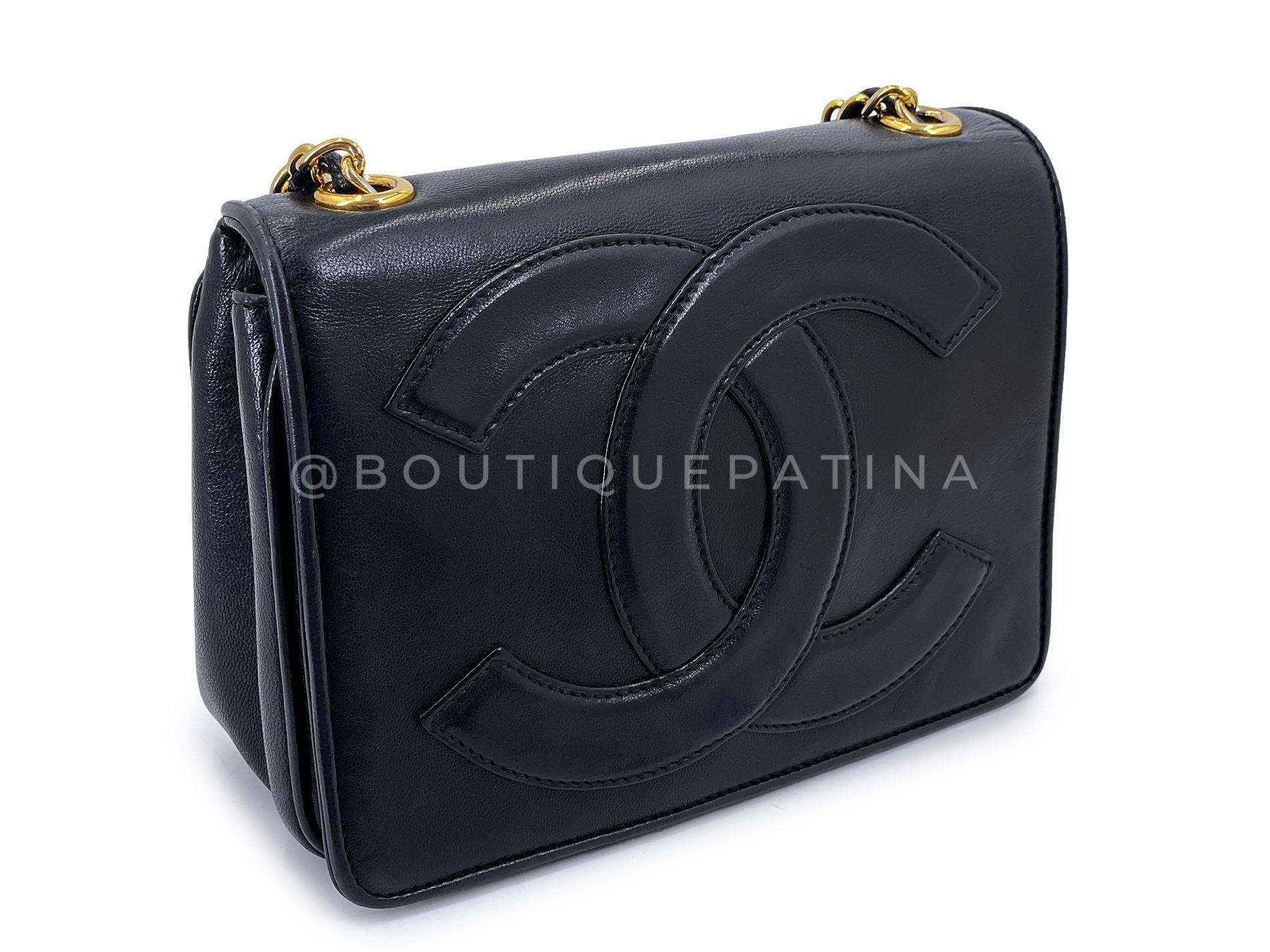 Chanel 1987 Vintage Negro Logo Gigante Mini Flap Bag 24k GHW 69047 en Excelente estado para la venta en Costa Mesa, CA