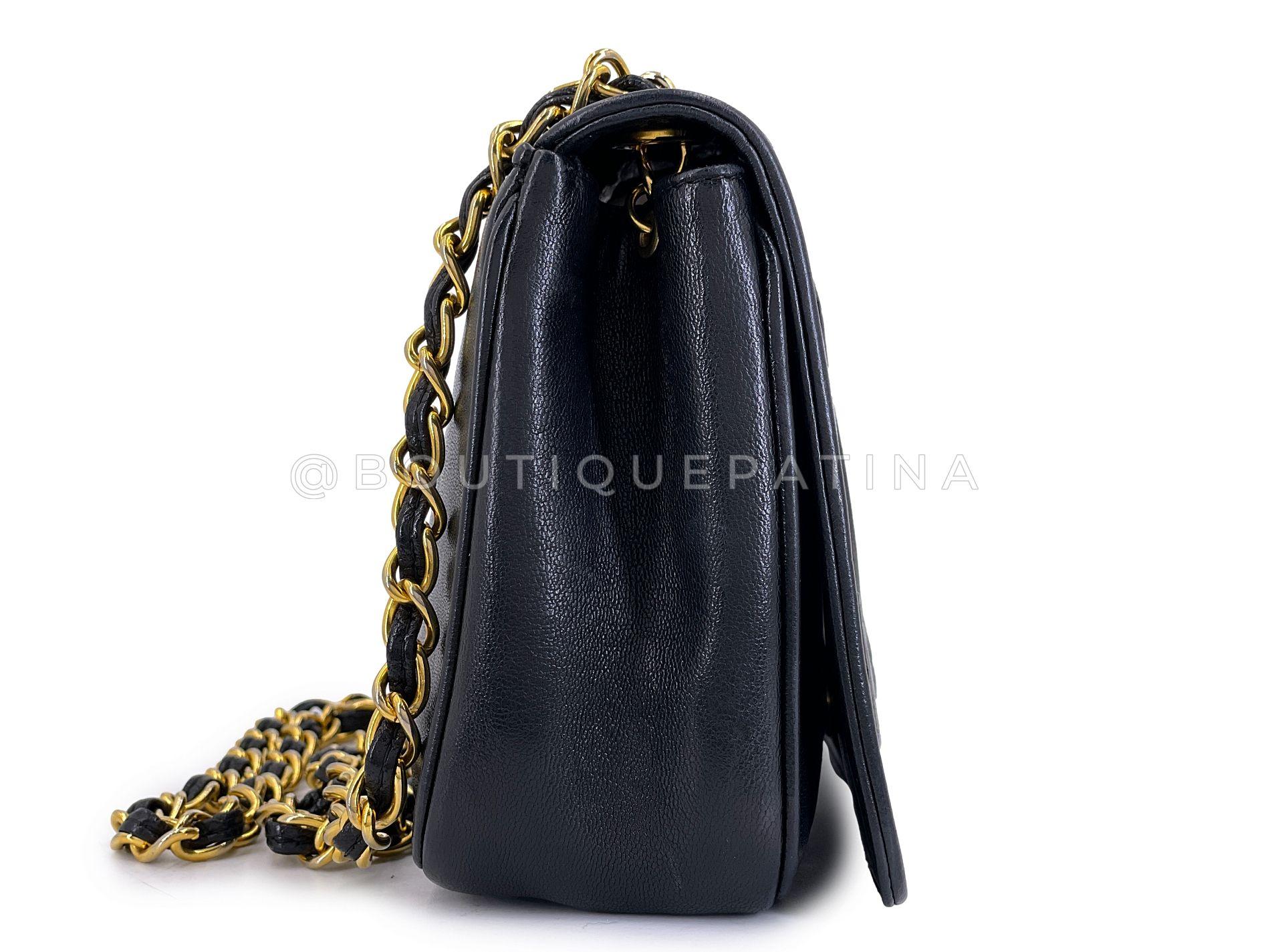 De las mujeres Chanel 1987 Vintage Negro Logo Gigante Mini Flap Bag 24k GHW 69047 en venta