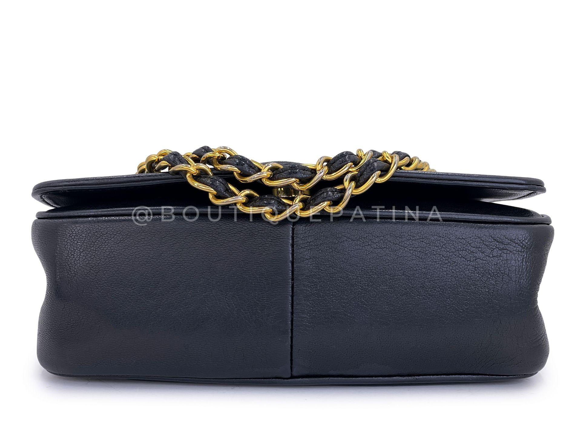 Chanel 1987 Vintage Negro Logo Gigante Mini Flap Bag 24k GHW 69047 en venta 2