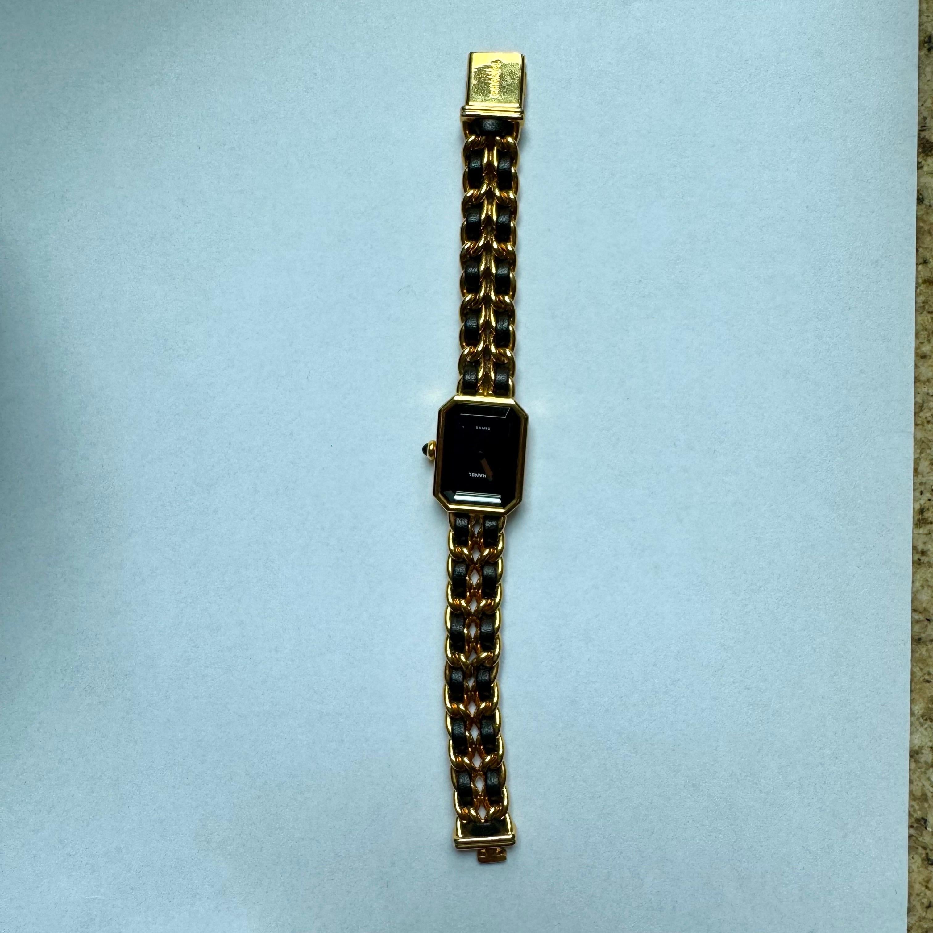 CHANEL 1987 Vintage PREMIERE Montre Cuir noir et plaqué or jaune 24KT L S Bon état à AUBERVILLIERS, FR