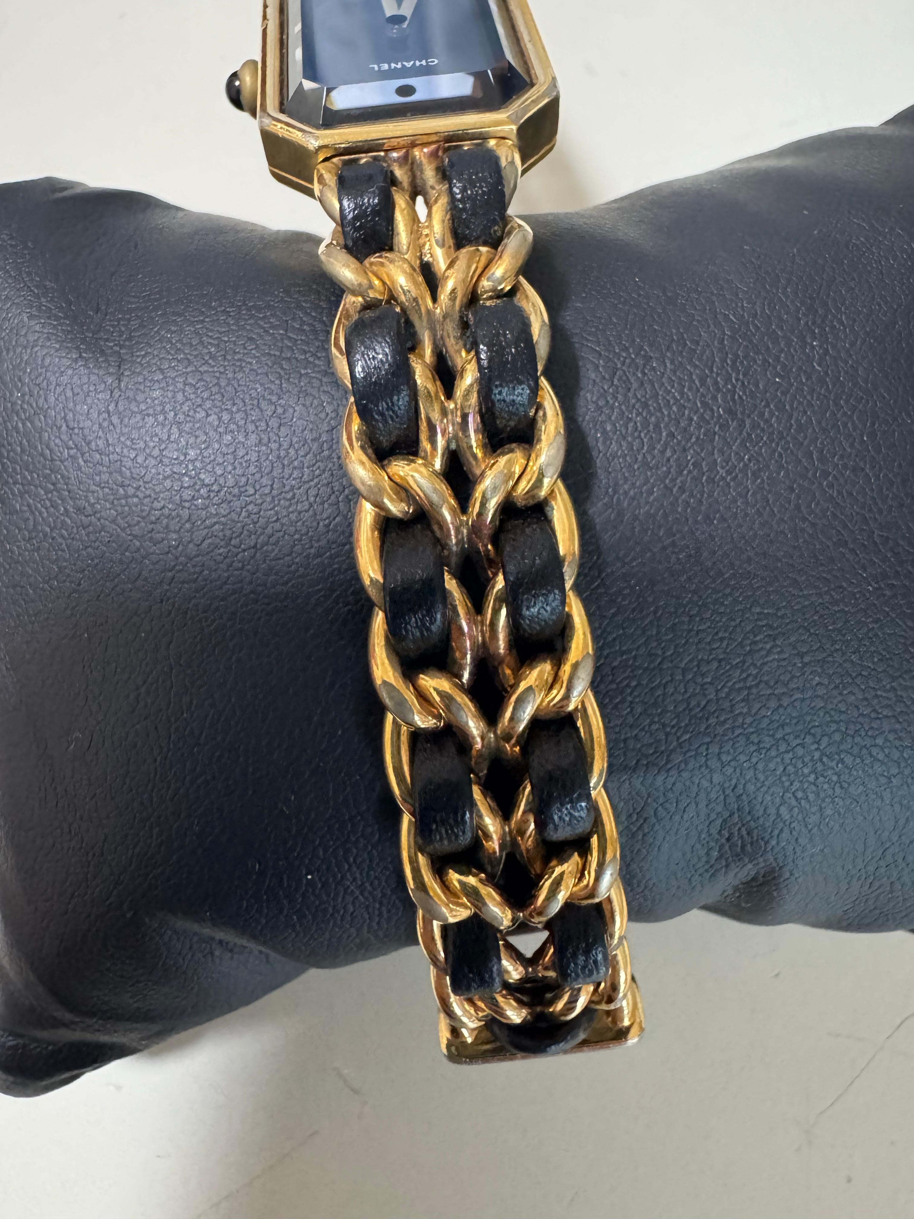 CHANEL 1987 Vintage PREMIERE Montre M Cuir Noir et Plaqué Or Jaune 24KT en vente 7