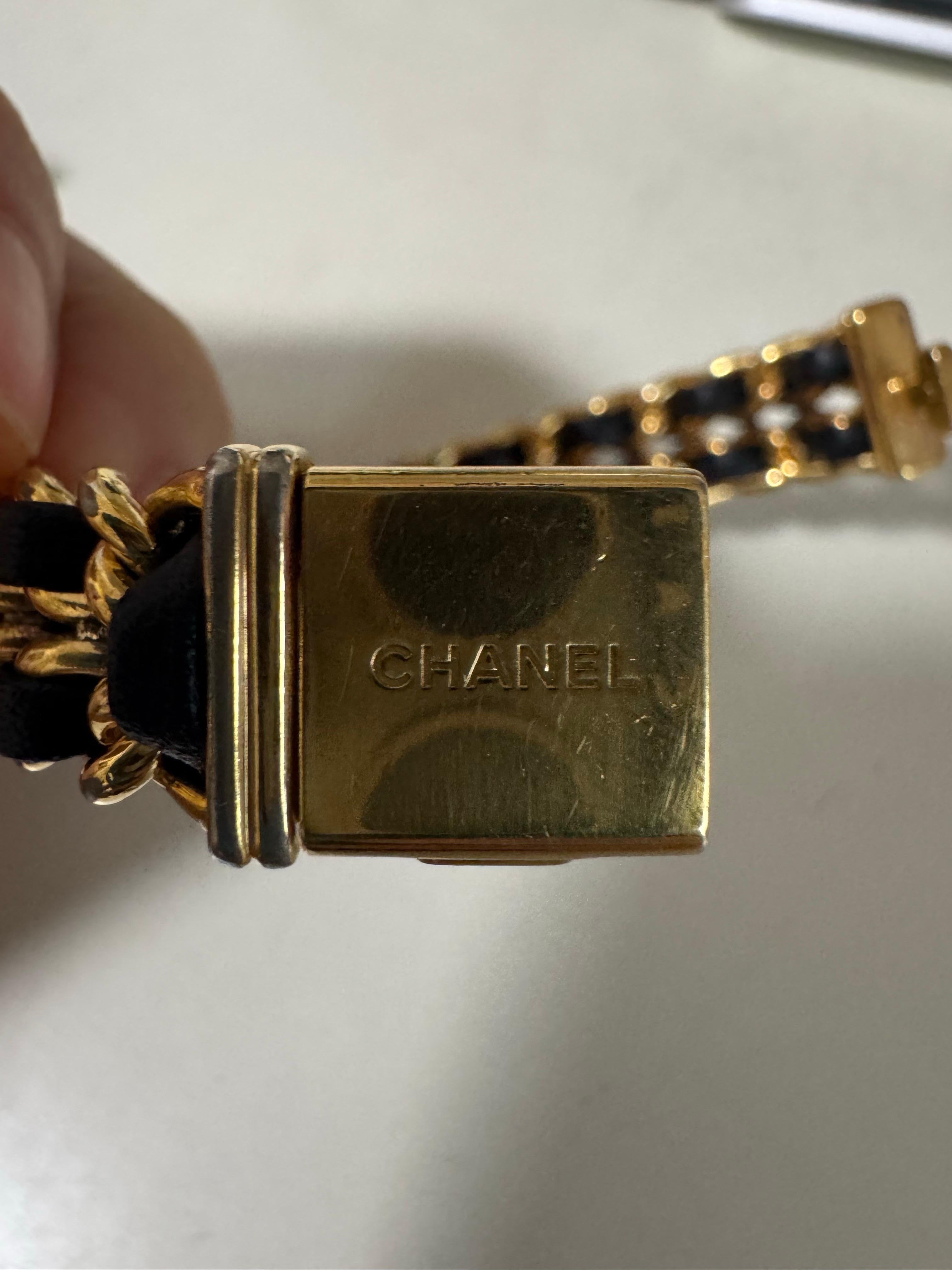 CHANEL 1987 Vintage PREMIERE Montre M Cuir Noir et Plaqué Or Jaune 24KT Bon état - En vente à AUBERVILLIERS, FR