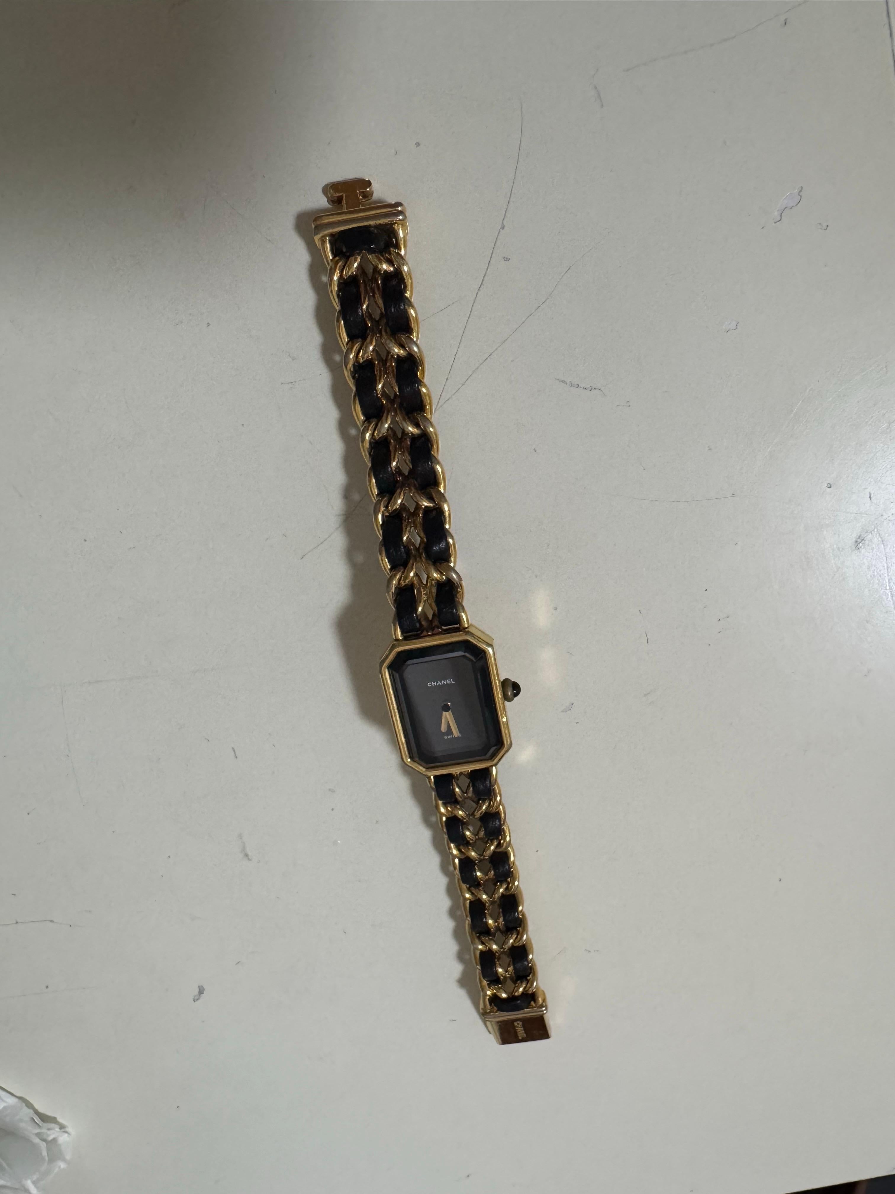 CHANEL 1987 Vintage PREMIERE Montre M Cuir Noir et Plaqué Or Jaune 24KT en vente 2