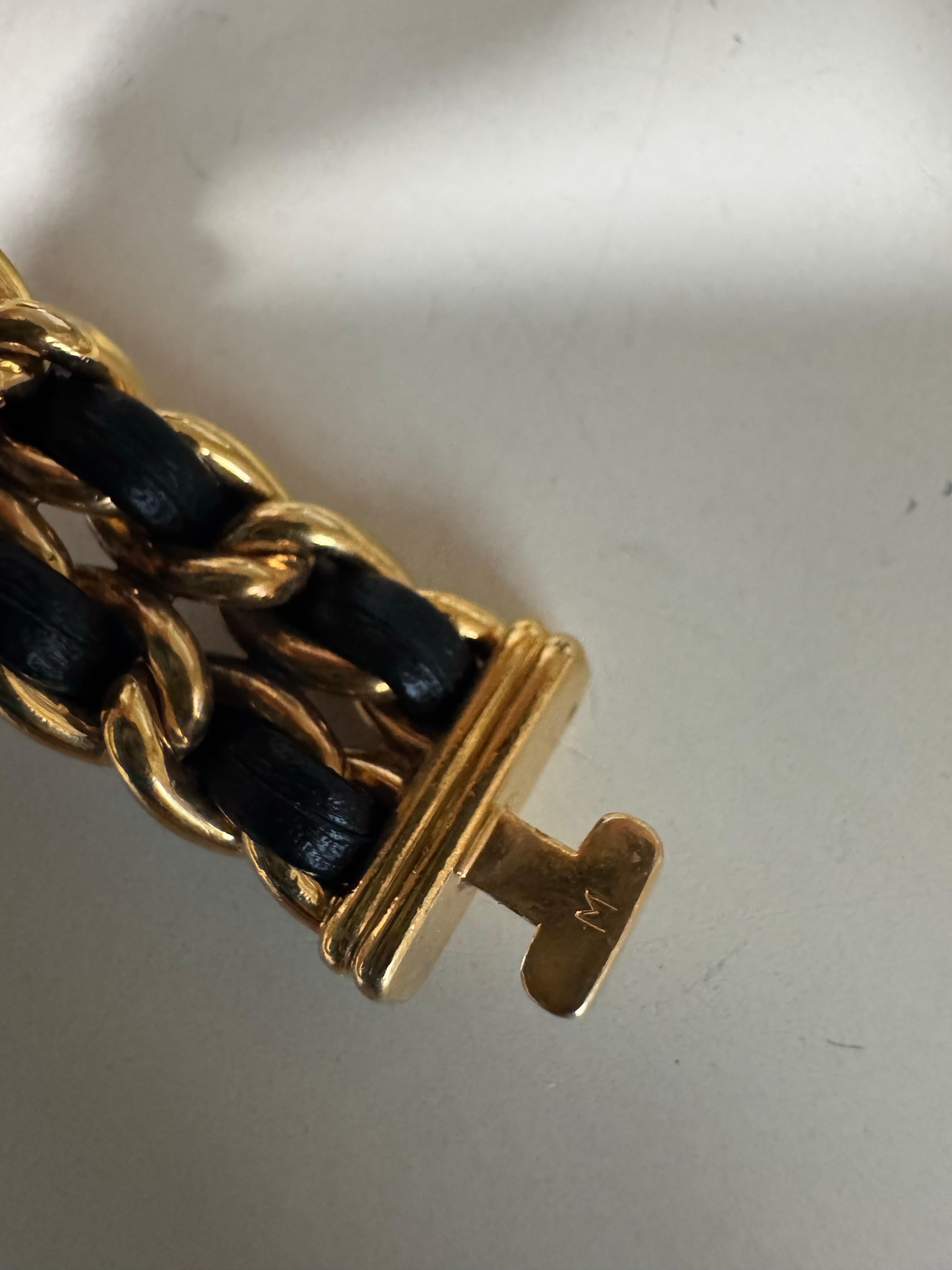 CHANEL 1987 Vintage PREMIERE Montre M Cuir Noir et Plaqué Or Jaune 24KT en vente 4