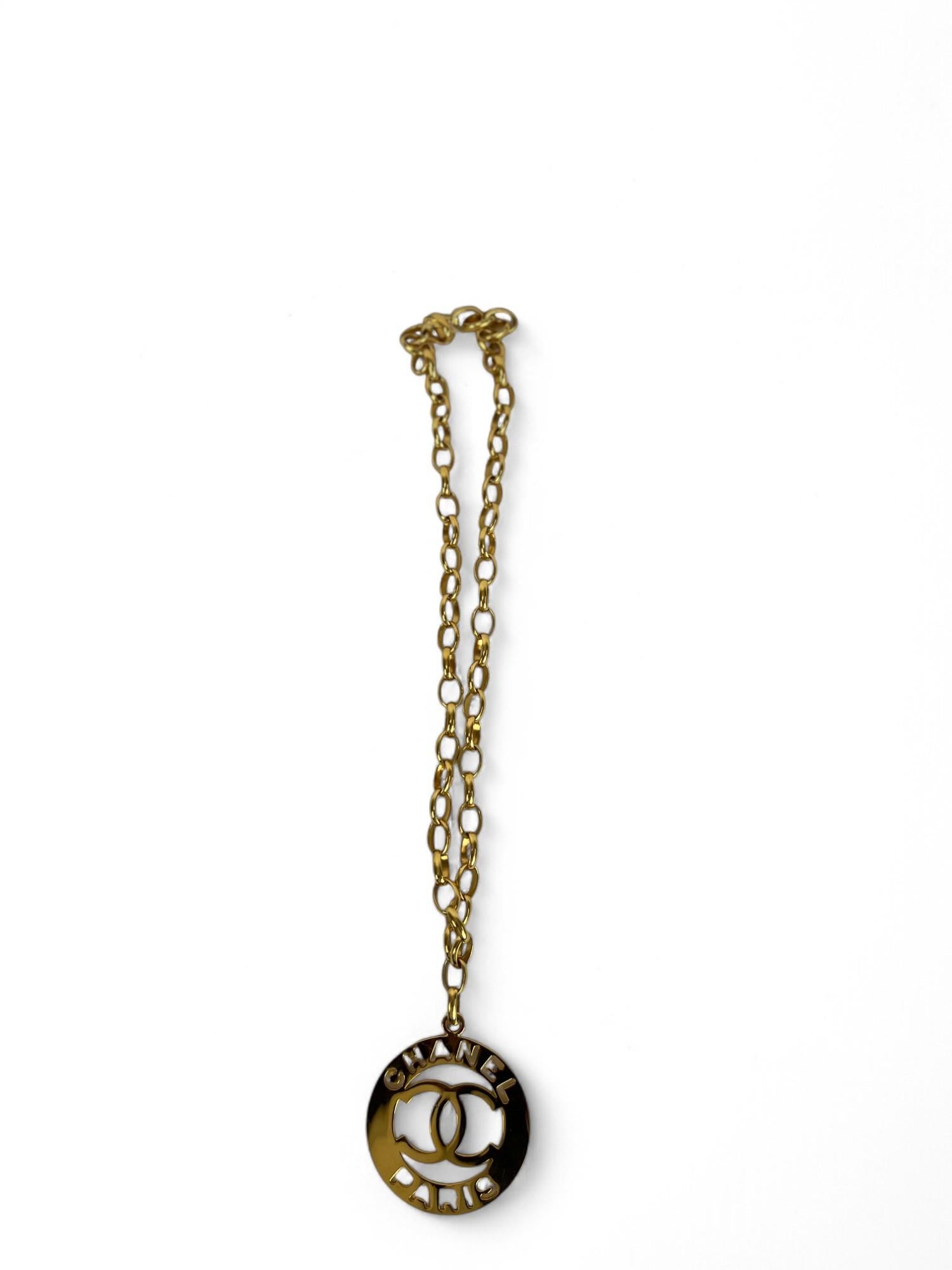 Chanel 1988 Gripoix Pearl Medallion Necklace/Belt & Clip Earrings Set For Sale 6