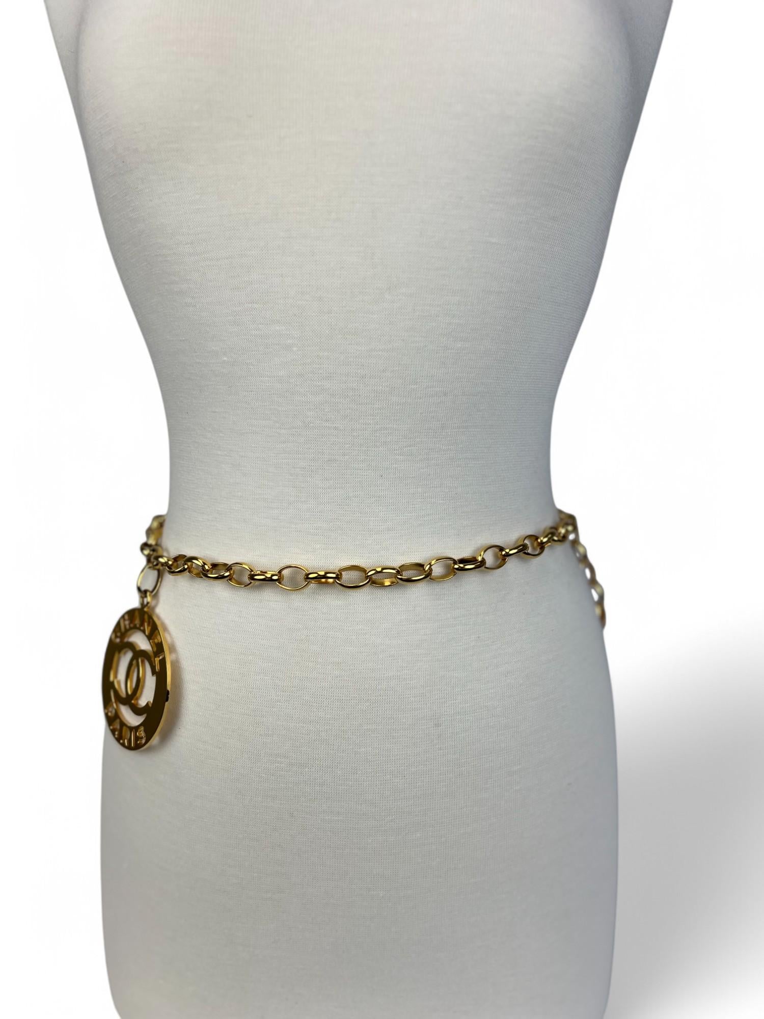 Chanel 1988 Gripoix Pearl Medallion Necklace/Belt & Clip Earrings Set For Sale 1