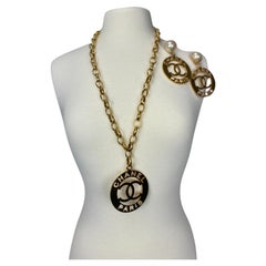 Chanel 1988 Gripoix Pearl Medallion Necklace/Belt & Clip Earrings Set