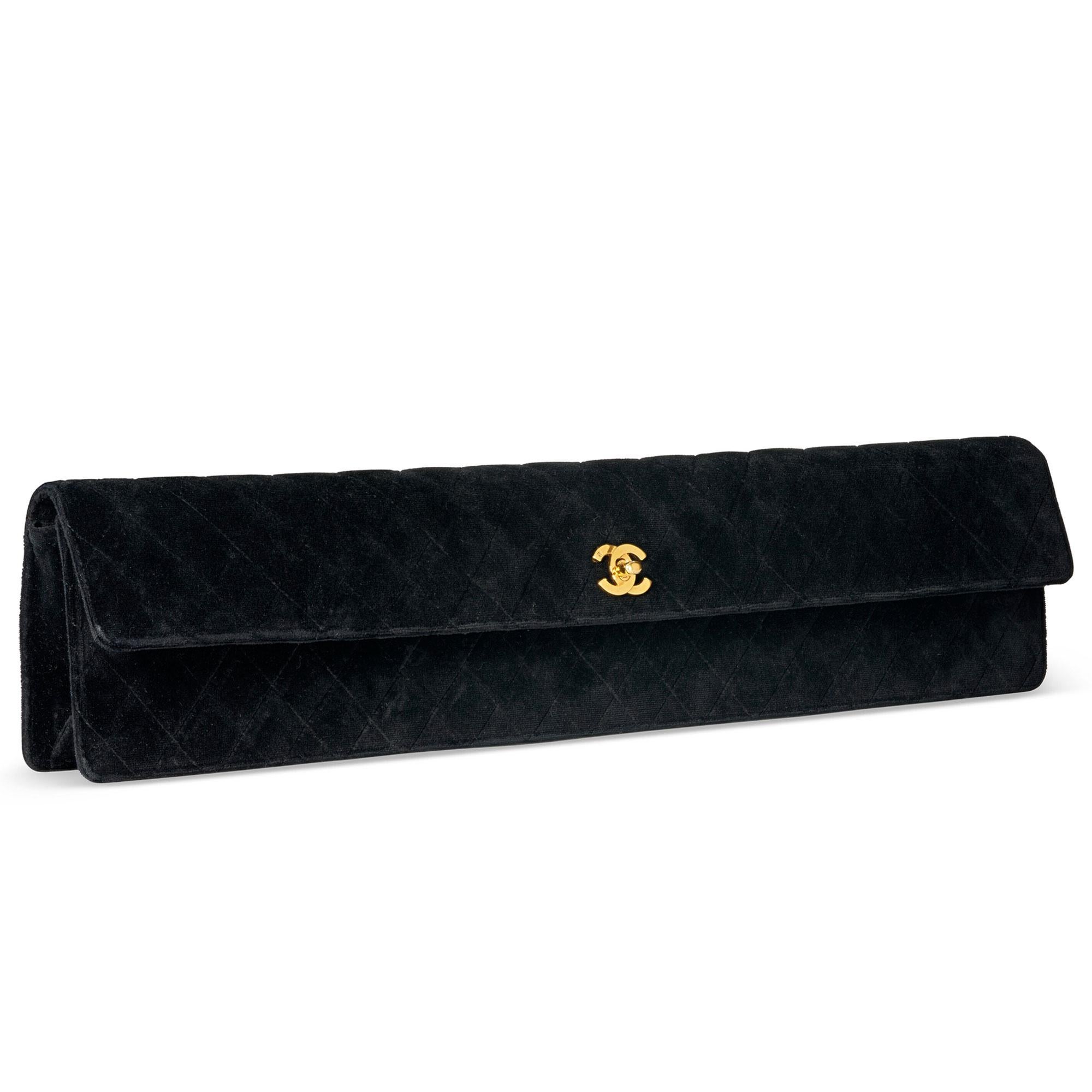 
Chanel 80's Black Velvet Elongated Vintage Clutch

1989 {VINTAGE 35 Years}

Gold hardware
CC turn-lock closure
Long black quilted velvet clutch flap bag
Interior black leather lining main compartment
Center zippered rear interior pocket
5” H x 21”