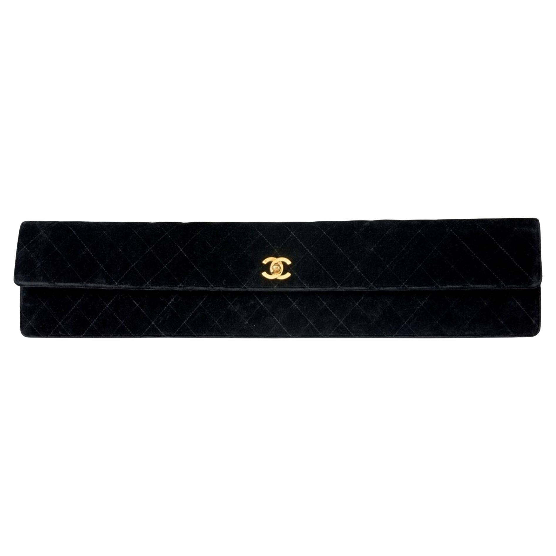 Chanel 1989 - Pochette classique à rabat allongé en velours noir, extra longue