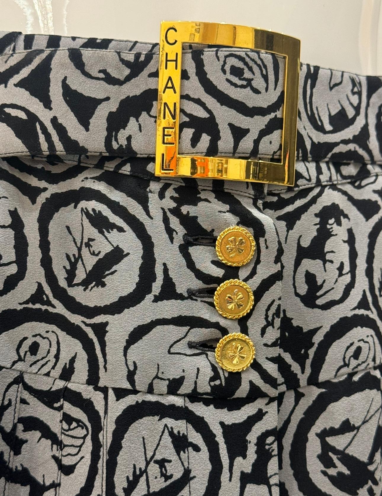 Falda de seda con cinturón coleccionista Chanel 1989 Gris en venta