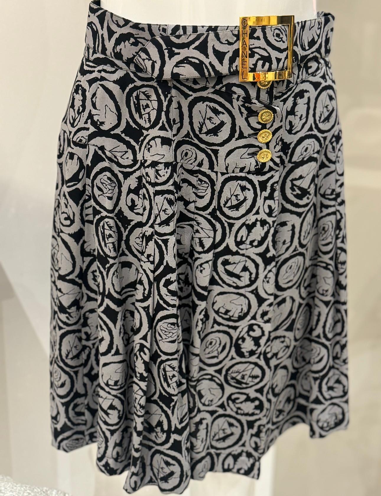 Falda de seda con cinturón coleccionista Chanel 1989 en venta 1