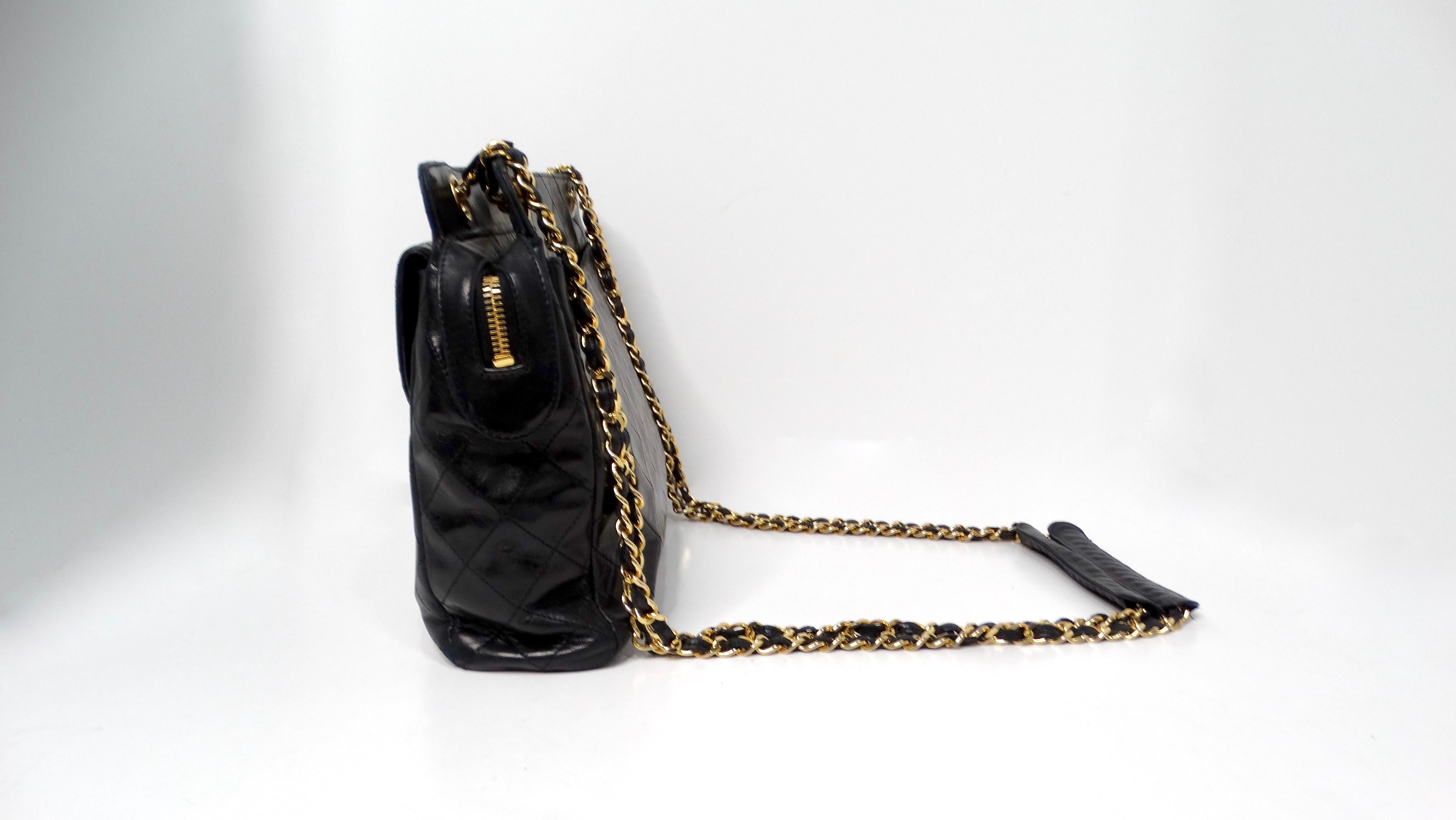 Chanel 1989 Bolso de bolsillo de piel de cordero brillante acolchado CC entrelazado Negro en venta