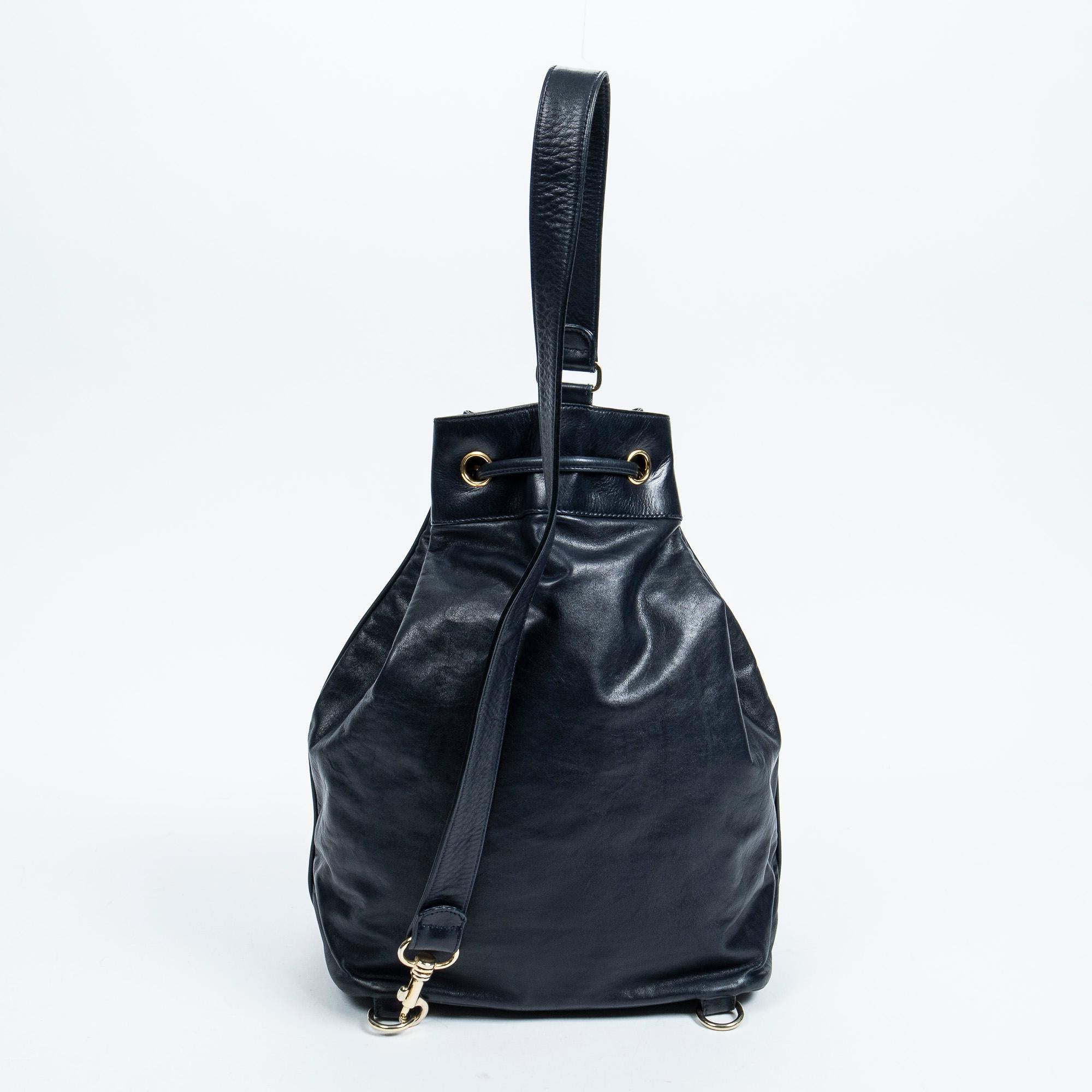 Chanel 1989 Navy Vintage CC One Shoulder Sling Backpack In Good Condition For Sale In Atlanta, GA