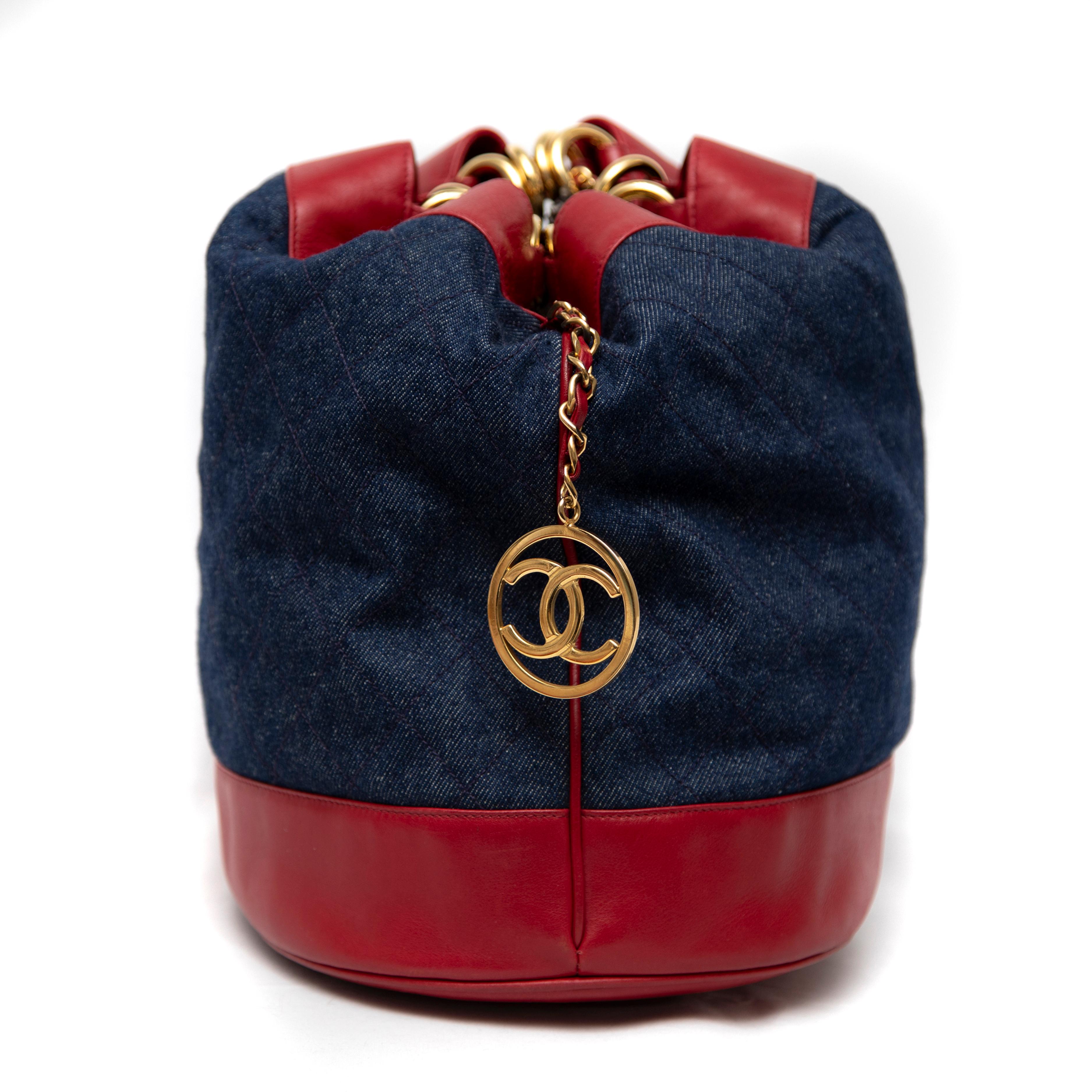 Chanel 1989 Quilted Denim and Red Lambskin Leather Bucket Bag In Good Condition In West Hartford, CT