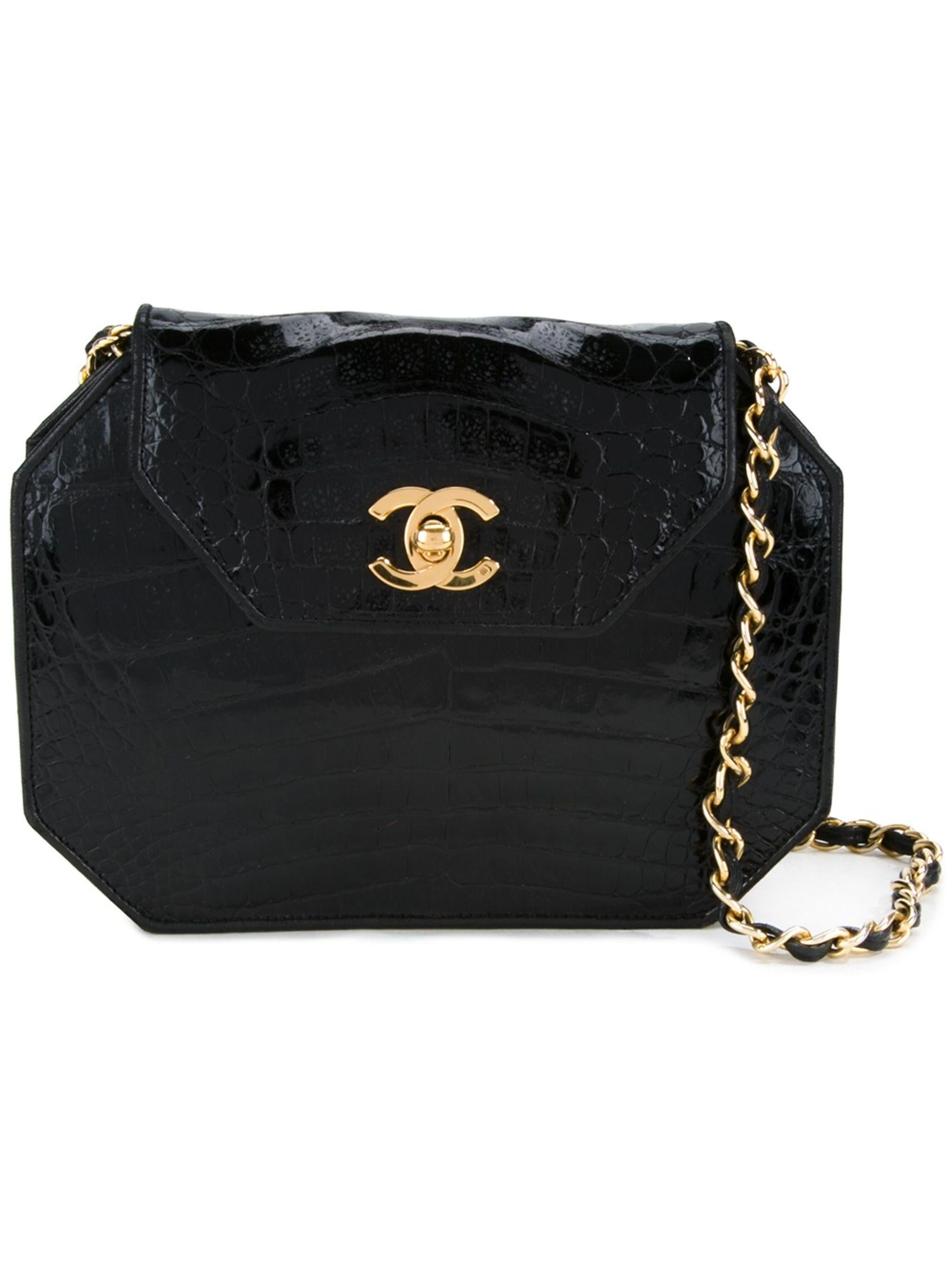 Noir Rare sac à bandoulière à rabat vintage octogonal en cuir croco Chanel 1989 en vente