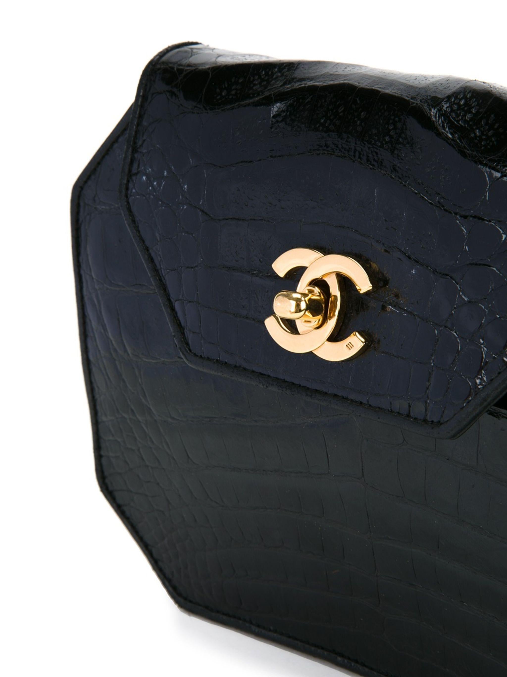 Rare sac à bandoulière à rabat vintage octogonal en cuir croco Chanel 1989 Bon état - En vente à Miami, FL