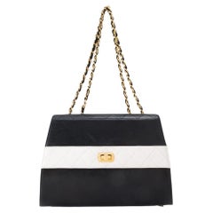 Chanel 1989 Zweifarbige schwarz-weiße Vintage-Klappentasche mit Klappe
