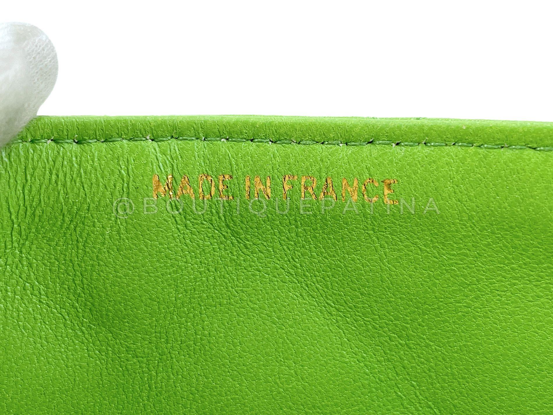 Chanel 1989 Vintage Apple Green Mini Square Flap Bag 24k GHW 68469 For Sale 8