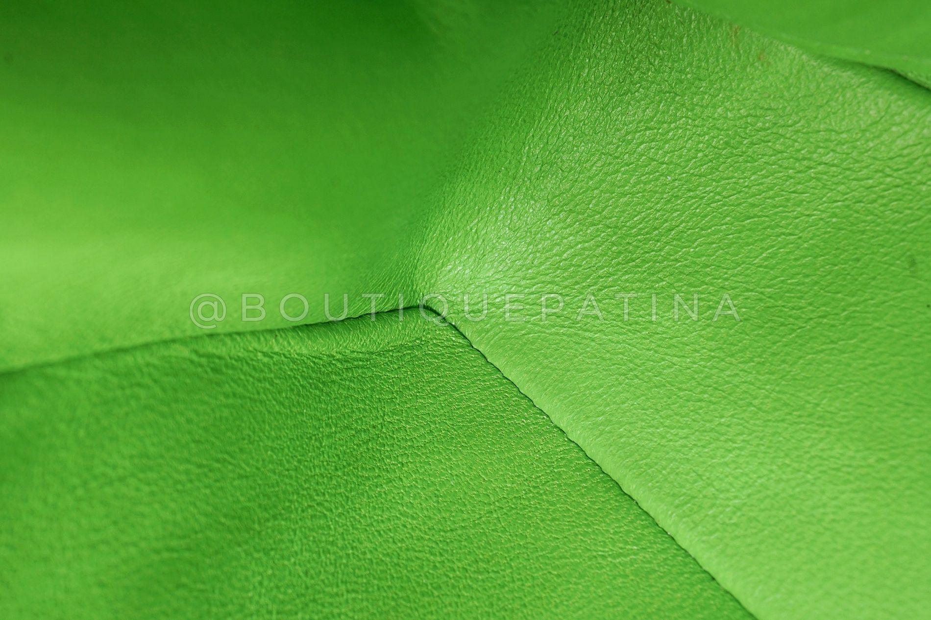 Chanel 1989 Vintage Apple Green Mini Square Flap Bag 24k GHW 68469 For Sale 9