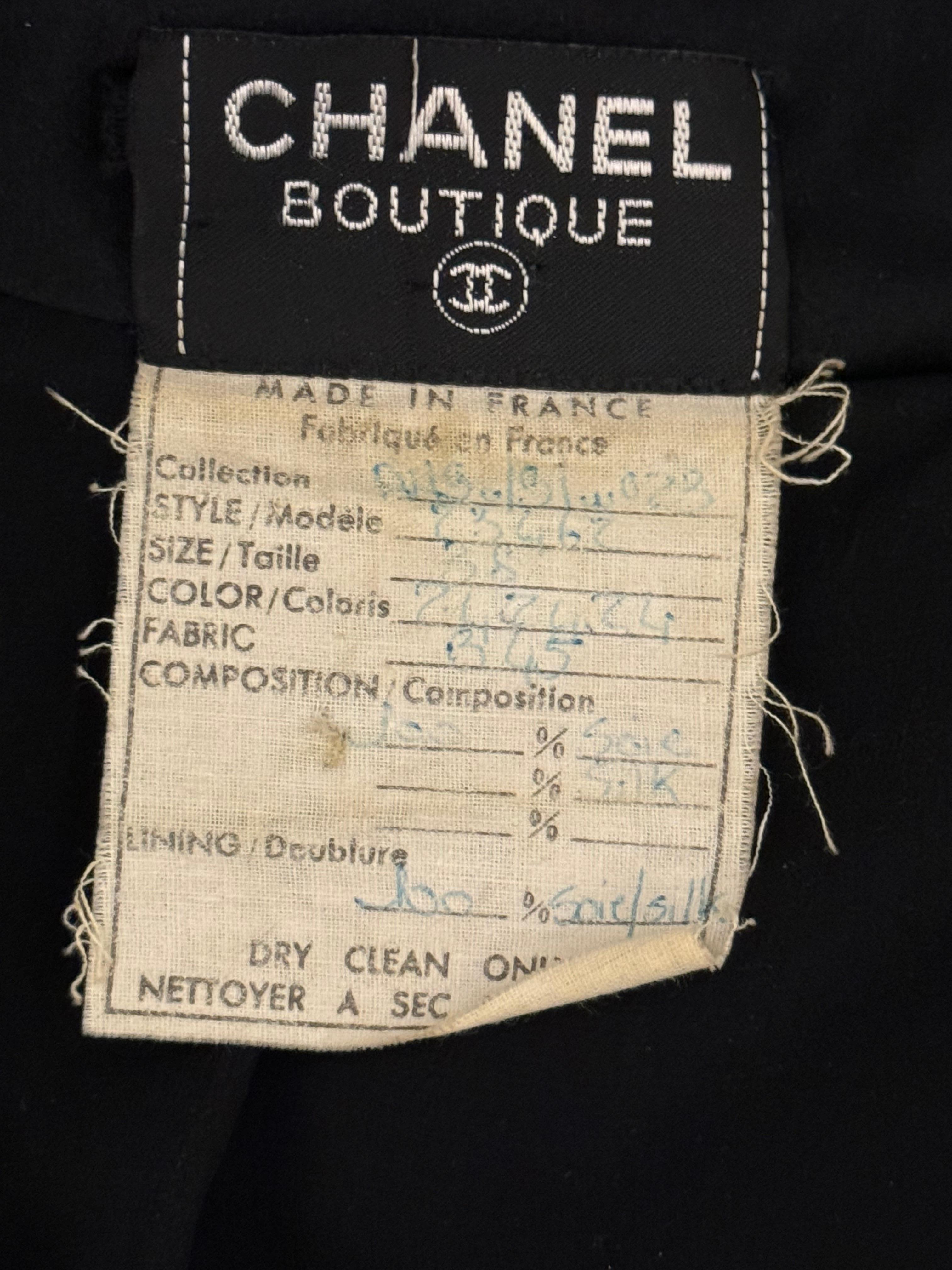 Vestido de satén de seda negro de la pasarela Chanel 1990-1991 2