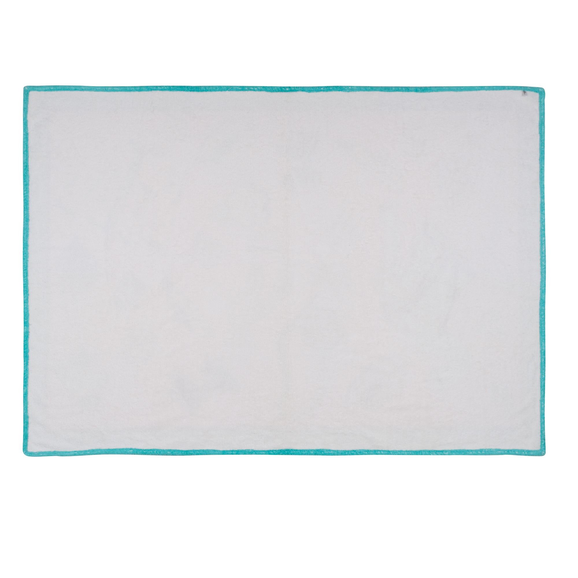 Serviette de plage en jacquard Icone des années 1990-2000 de Chanel, avec imprimé du motif Icone signature et bord fini

Matériau : 100% coton
Dimensions : 144 x 98 cm (56 7 x 38,6 pouces) : 144x98 cm (56.7x38.6 pouces)

Référence : 102250

Condit :