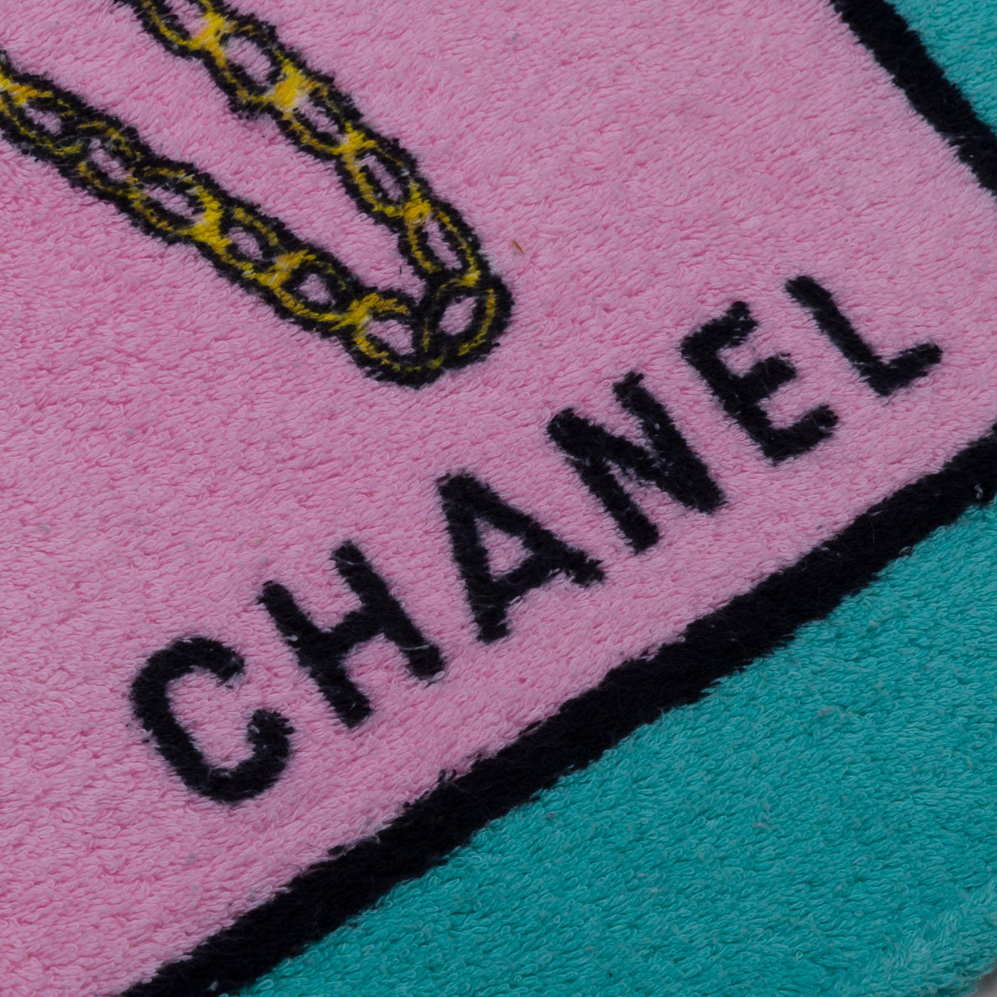 Violet Serviette de plage en Icone multicolore de Chanel 1990-2000s en vente