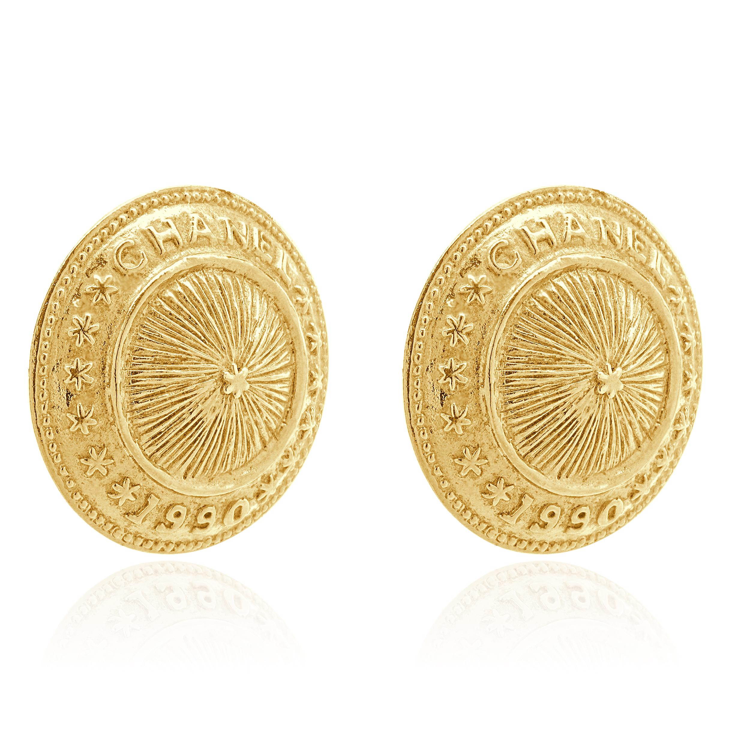 Designer: Chanel
Material: Gold plated
Weight: 24.48 grams
Dimensions:  earrings measure 31.5mm
