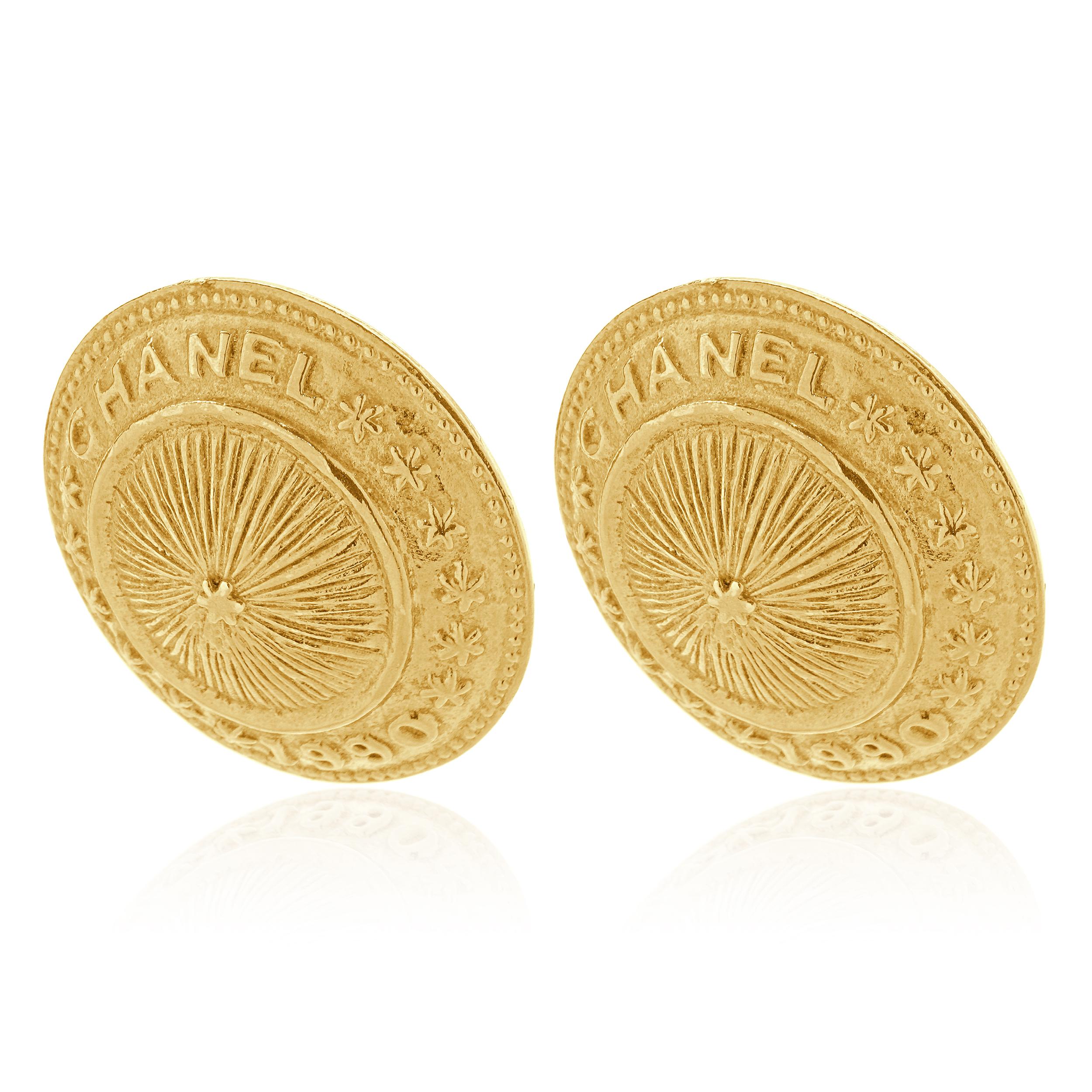 Chanel 1990 Medallion Earrings In Excellent Condition In Scottsdale, AZ