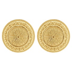 Boucles d'oreilles médaillon Chanel 1990