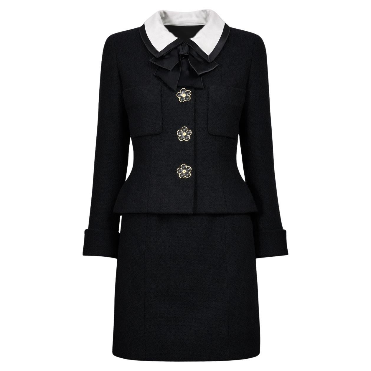 Pre-owned Chanel 1990 Rares Black Tweed Suit With Cc Giant Camellia Button 34 Fr
