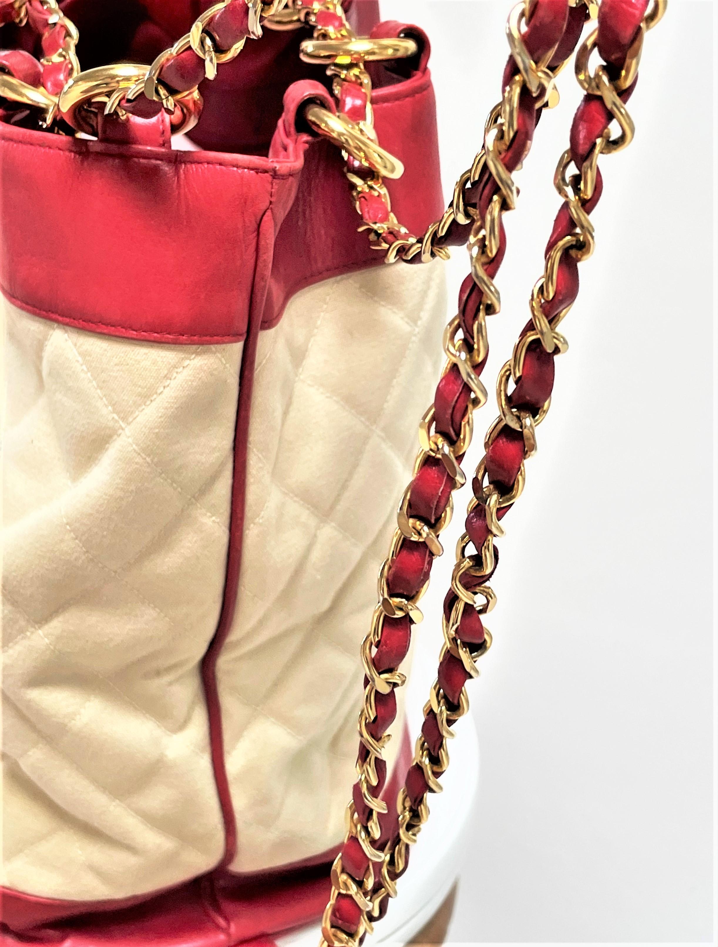 Chanel 1990 red lambskin and canvas crossbody bag, iconic leather chain, France For Sale 4