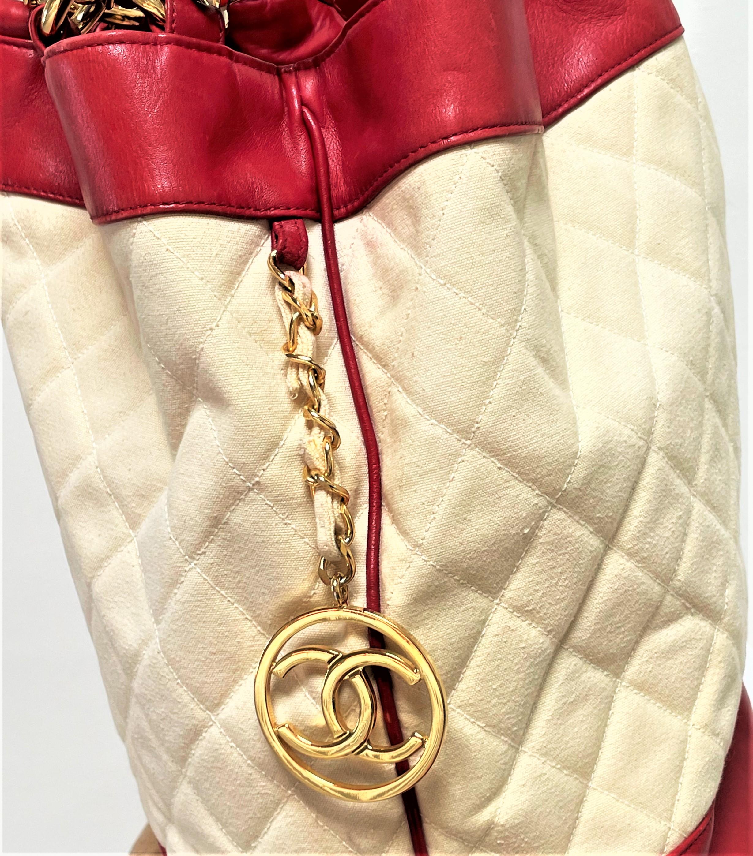 Women's or Men's Chanel 1990 red lambskin and canvas crossbody bag, iconic leather chain, France For Sale