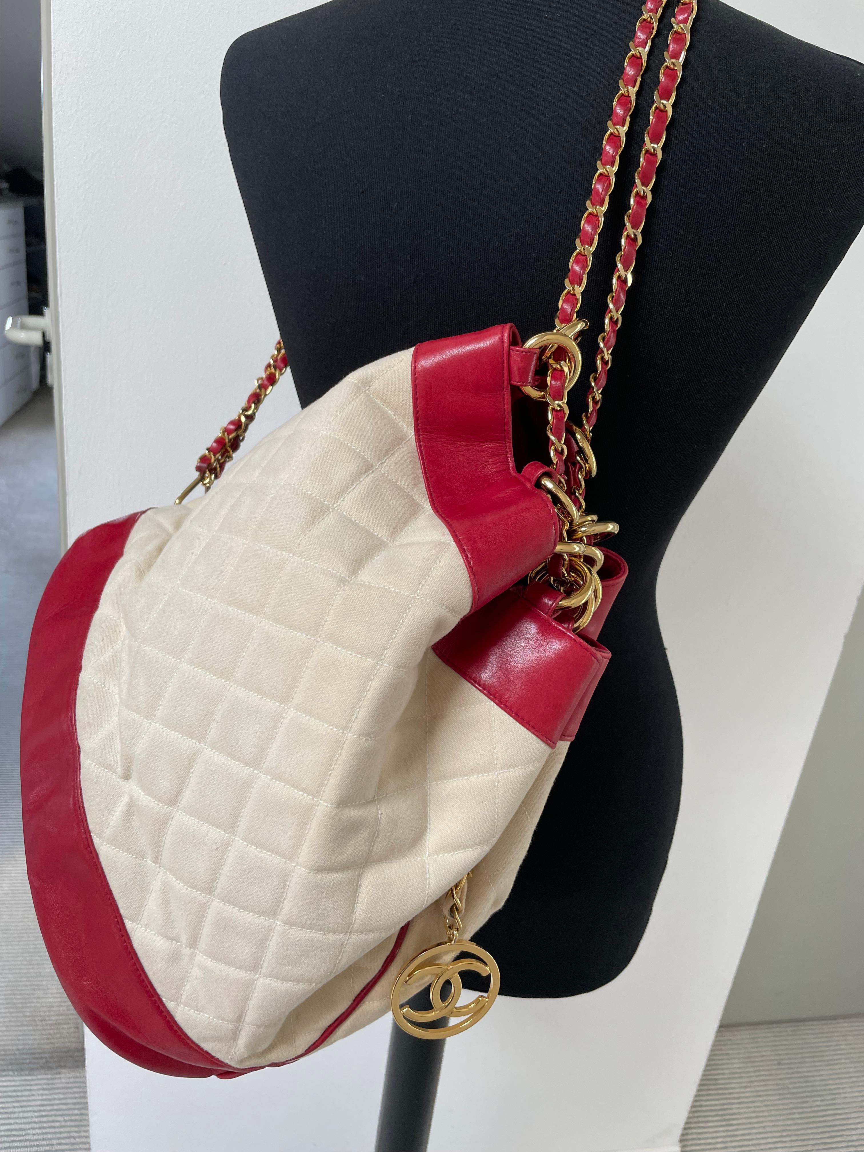 Chanel 1990 red lambskin and canvas crossbody bag, iconic leather chain, France For Sale 2