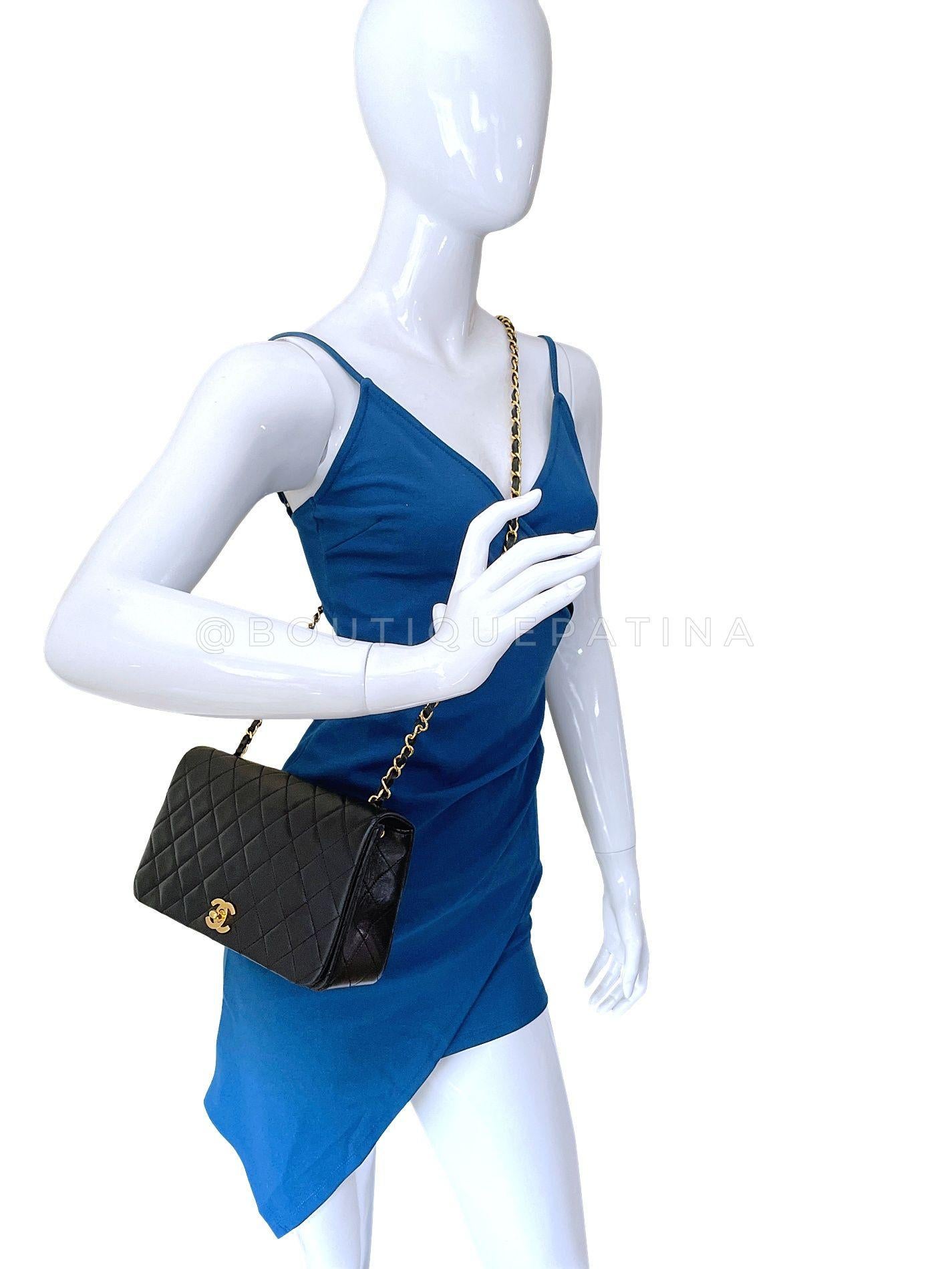 Chanel 1990 Vintage Black Lambskin Medium Full Flap Bag 24k GHW 68098 For Sale 12
