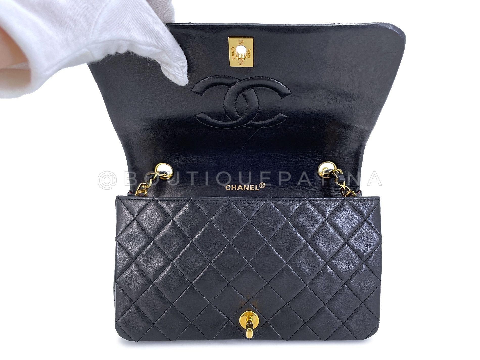 Chanel 1990 Vintage Black Lambskin Medium Full Flap Bag 24k GHW 68098 For Sale 5